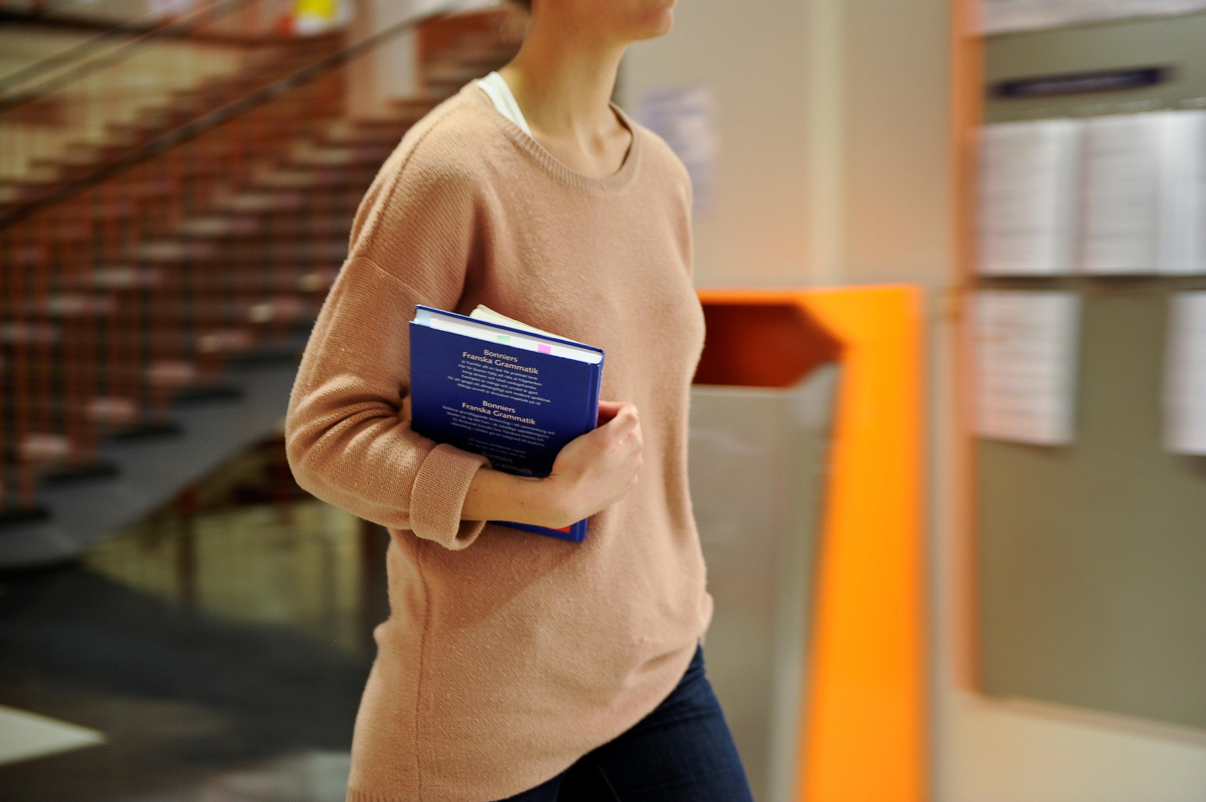 En undersökning från Ungdomsbarometern visar att var fjärde student avstår från att söka en viss utbildning på grund av svårigheten att få bostad där. Foto: Anders Wiklund/ TT