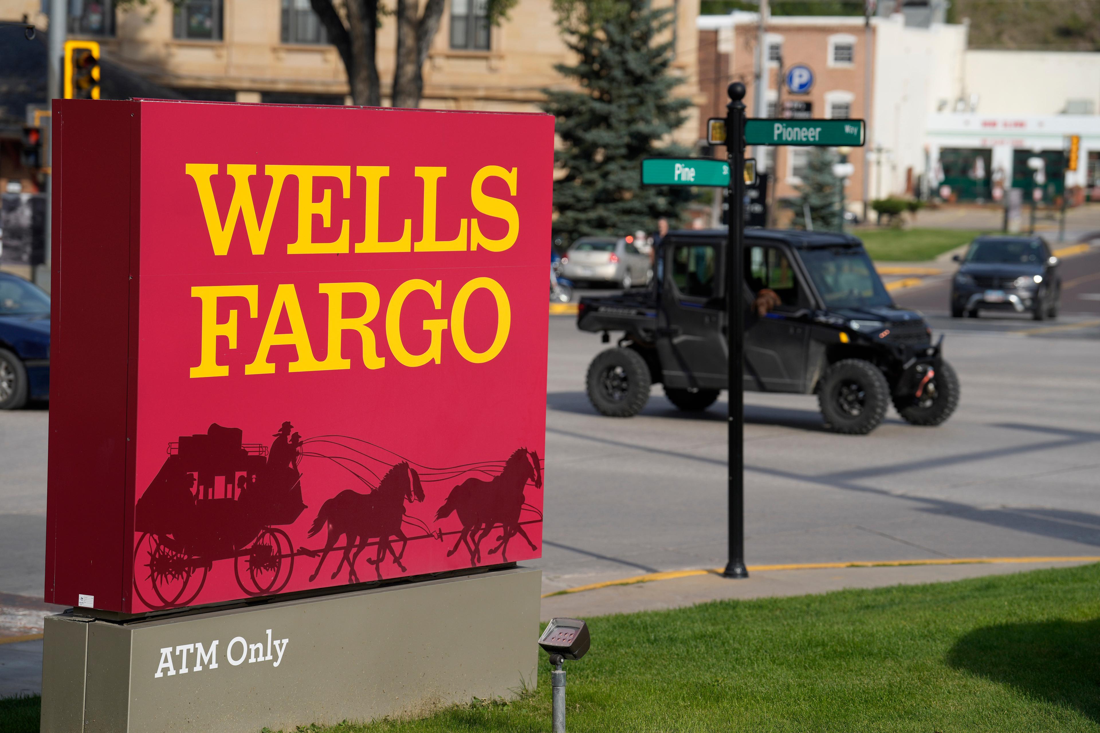 Storbanken Wells Fargo föll på den amerikanska börsen. Arkivbild. Foto: David Zalubowski/AP-TT