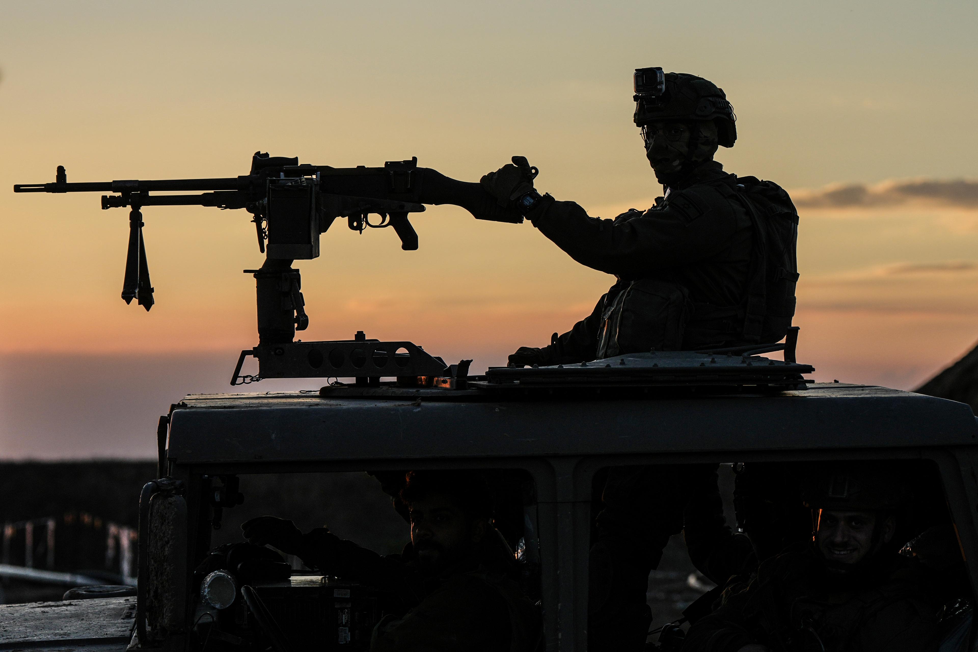 En israelisk soldat vid Gazaremsan. Arkivbild. Foto: Tsafrir Abayov/AP/TT