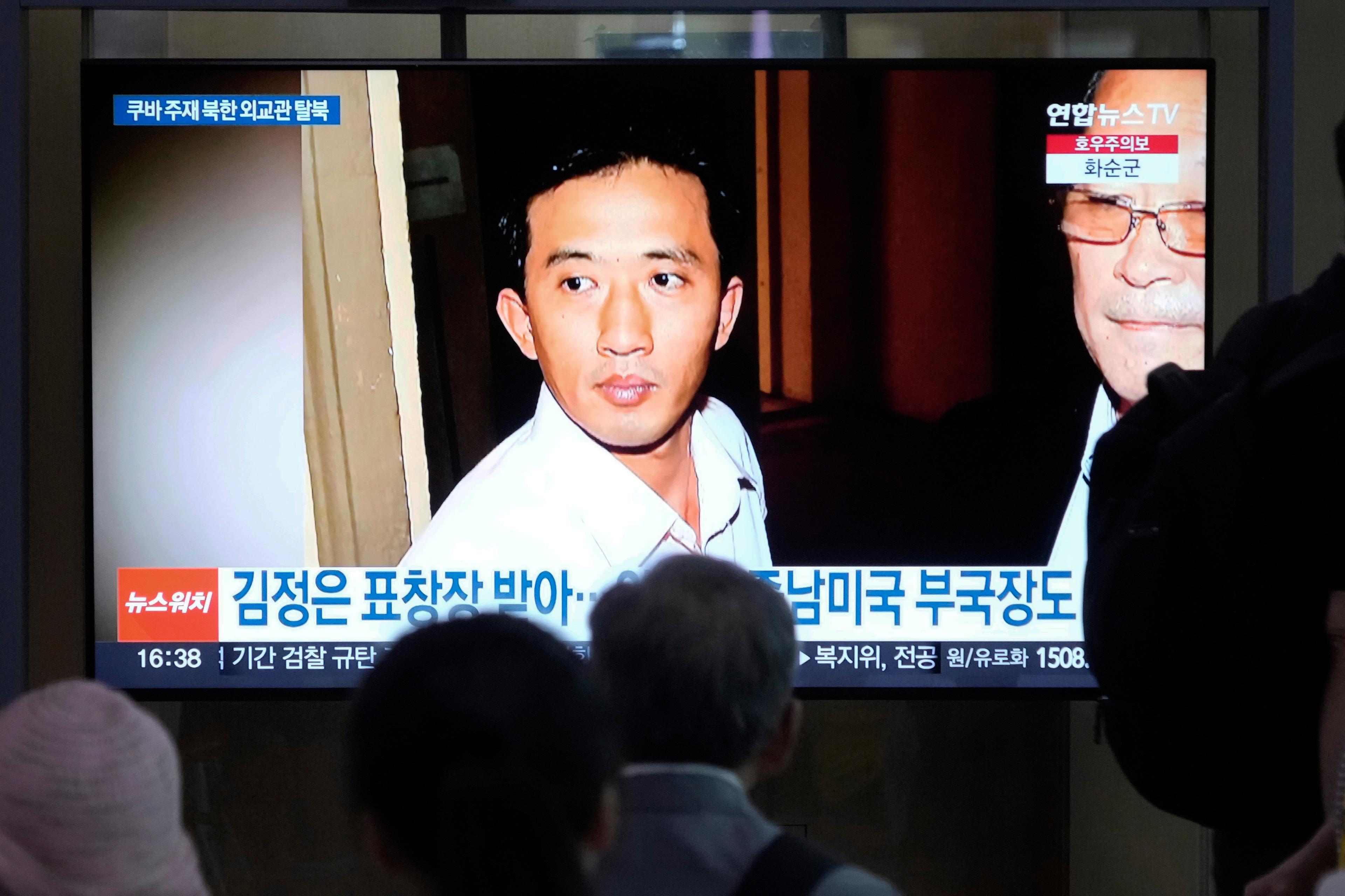 Avhopparen Ri Il Kyu syns i sydkoreansk tv. Foto: Ahn Young-Joon/AP/TT