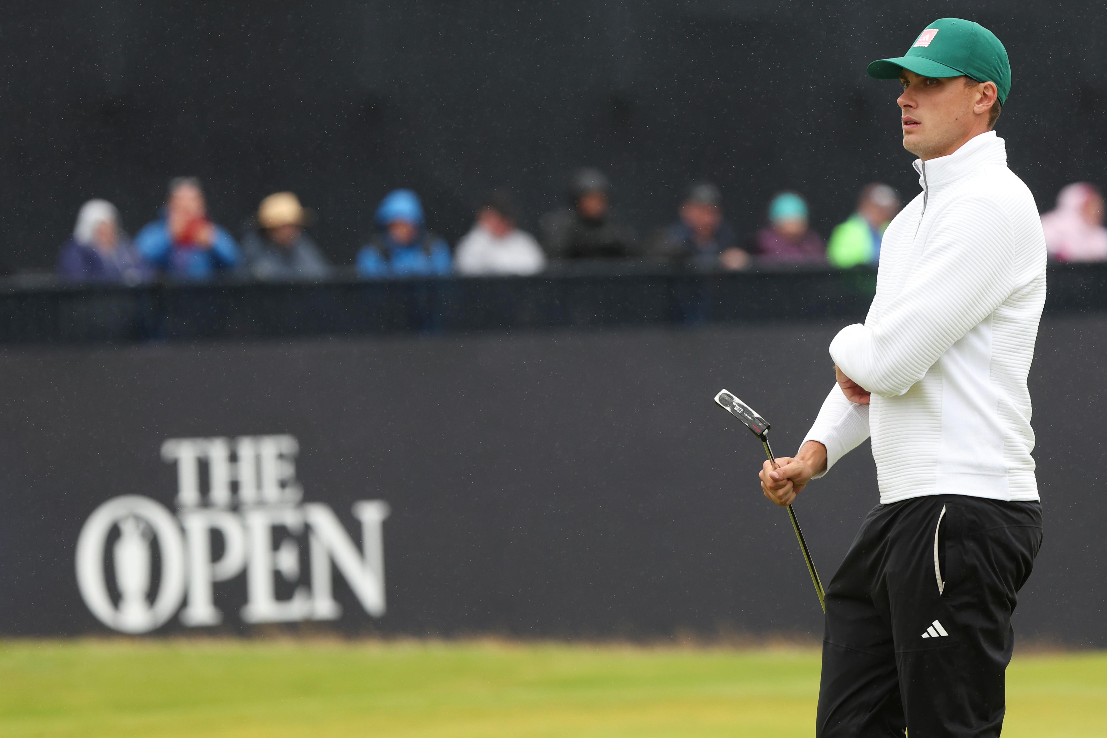 Ludvig Åberg hade det tungt på greenerna under den första rundan av golfmajorn British Open på Royal Troon i Skottland. Foto: Scott Heppell/AP/TT