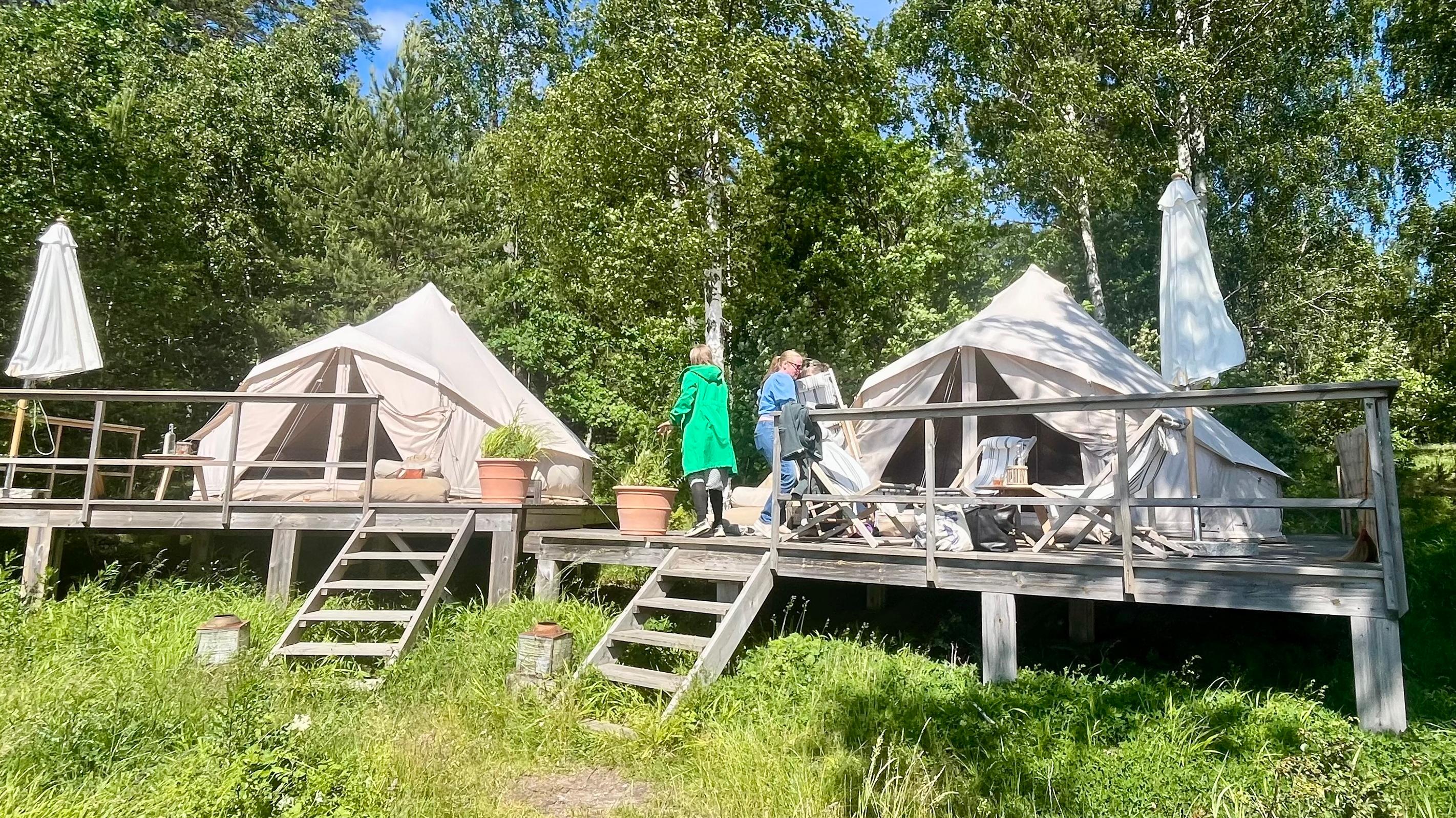 Svartsö i Stockholms skärgård är ett av många natursköna områden som erbjuder glamping, en mer glamorös form av tältning. Foto: Rebecka Fogelmarck/TT