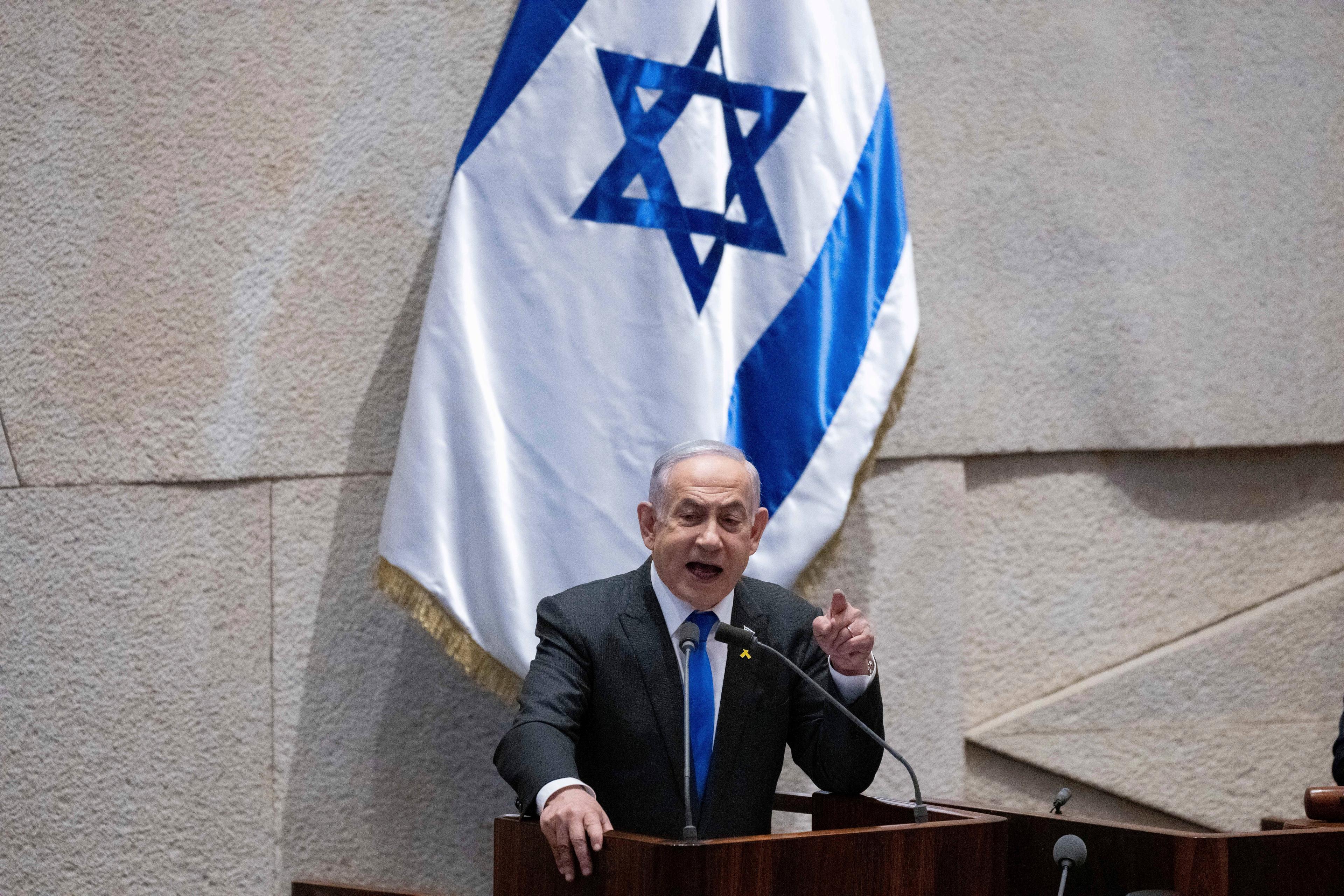 Israels premiärminister Benjamin Netanyahu håller tal i Jerusalem i juli. Foto: Ohad Zwigenberg/AP/TT