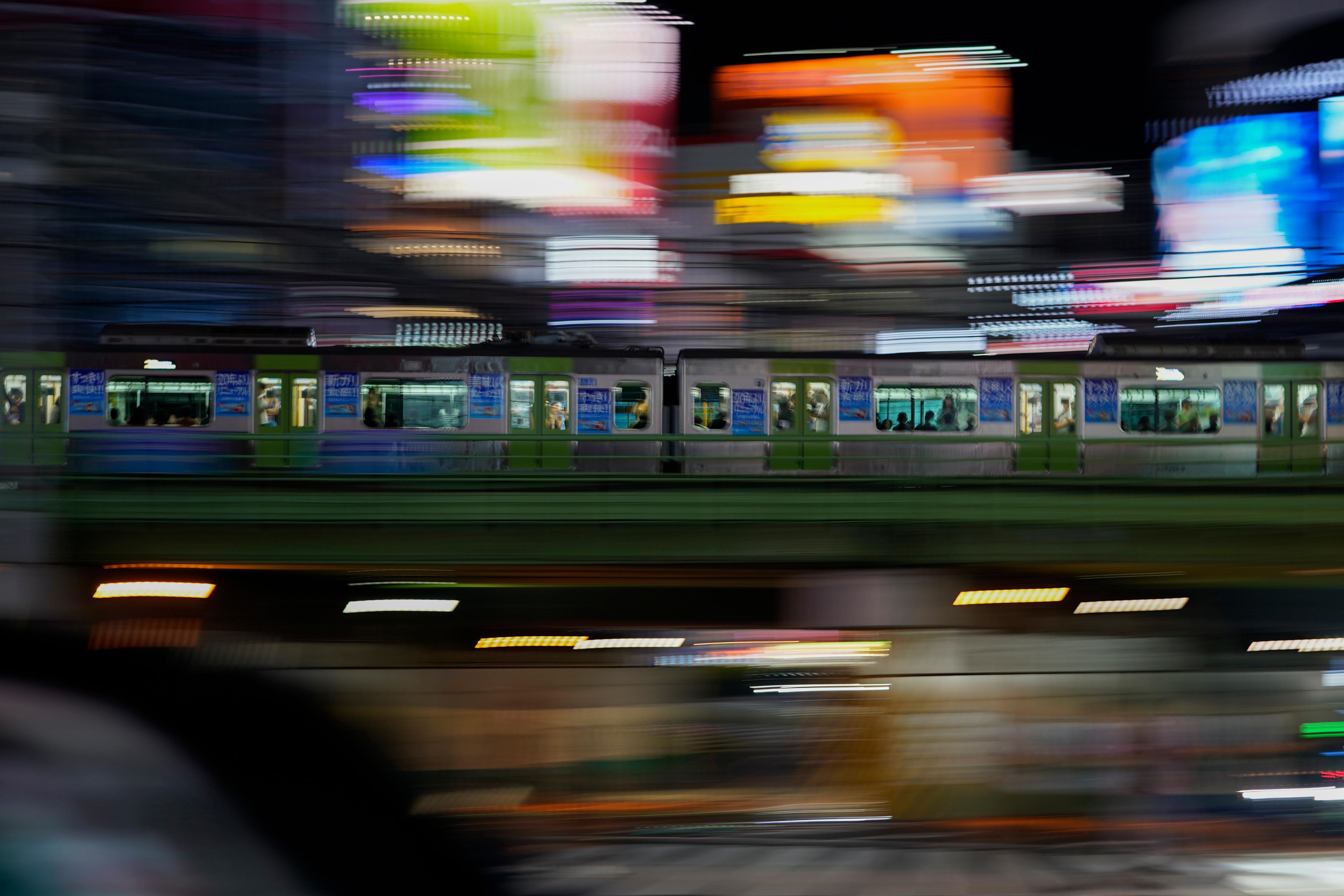 Tokyobörsen rasade i den inledande torsdagshandeln. Arkivbild. Foto: Kiichiro Sato/AP/TT