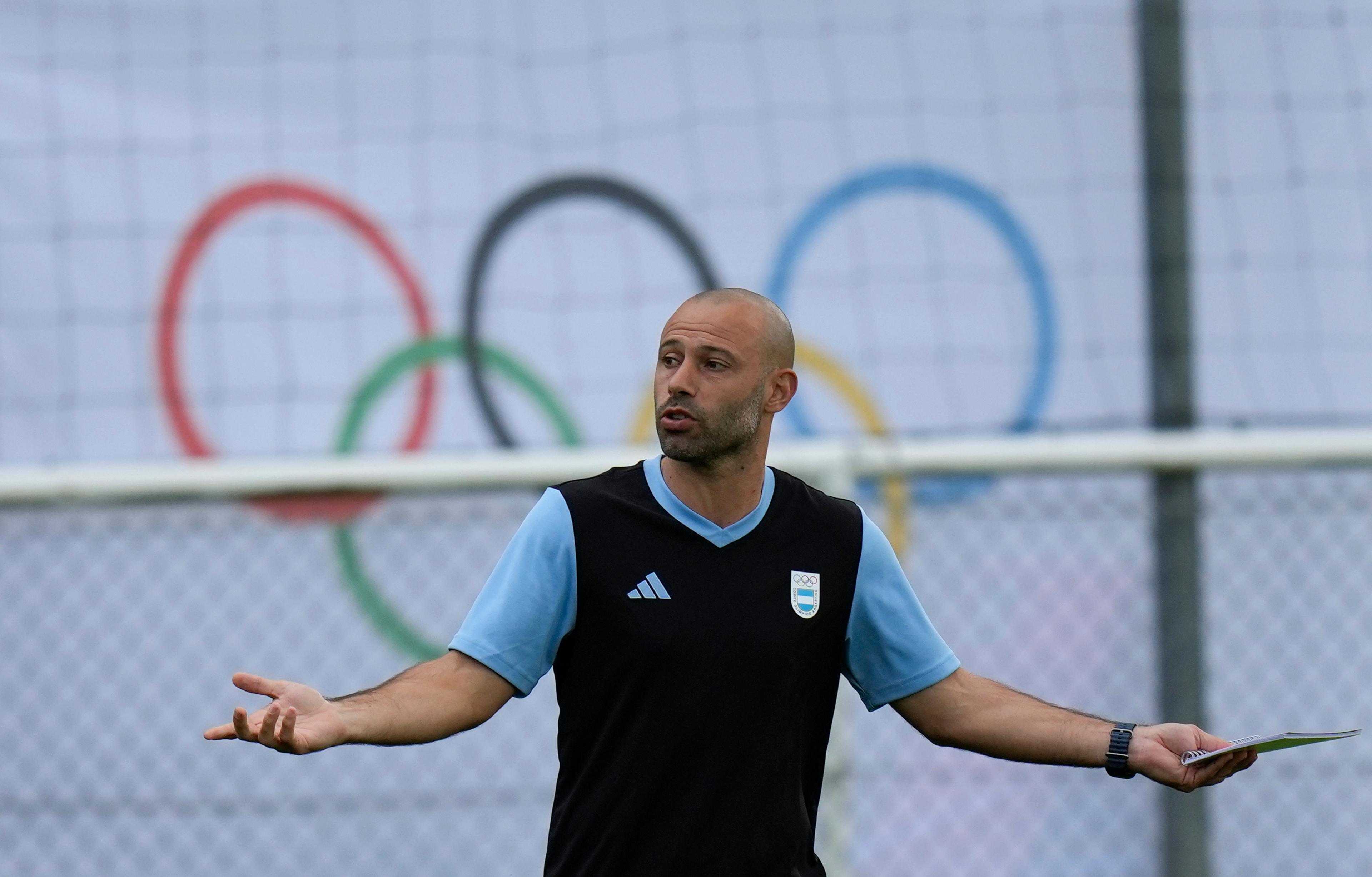 Argentinas förbundskapten under OS, Javier Mascherano, avslöjar att laget blev rånade under onsdagen. Foto: Silvia Izquierdo/AP/TT