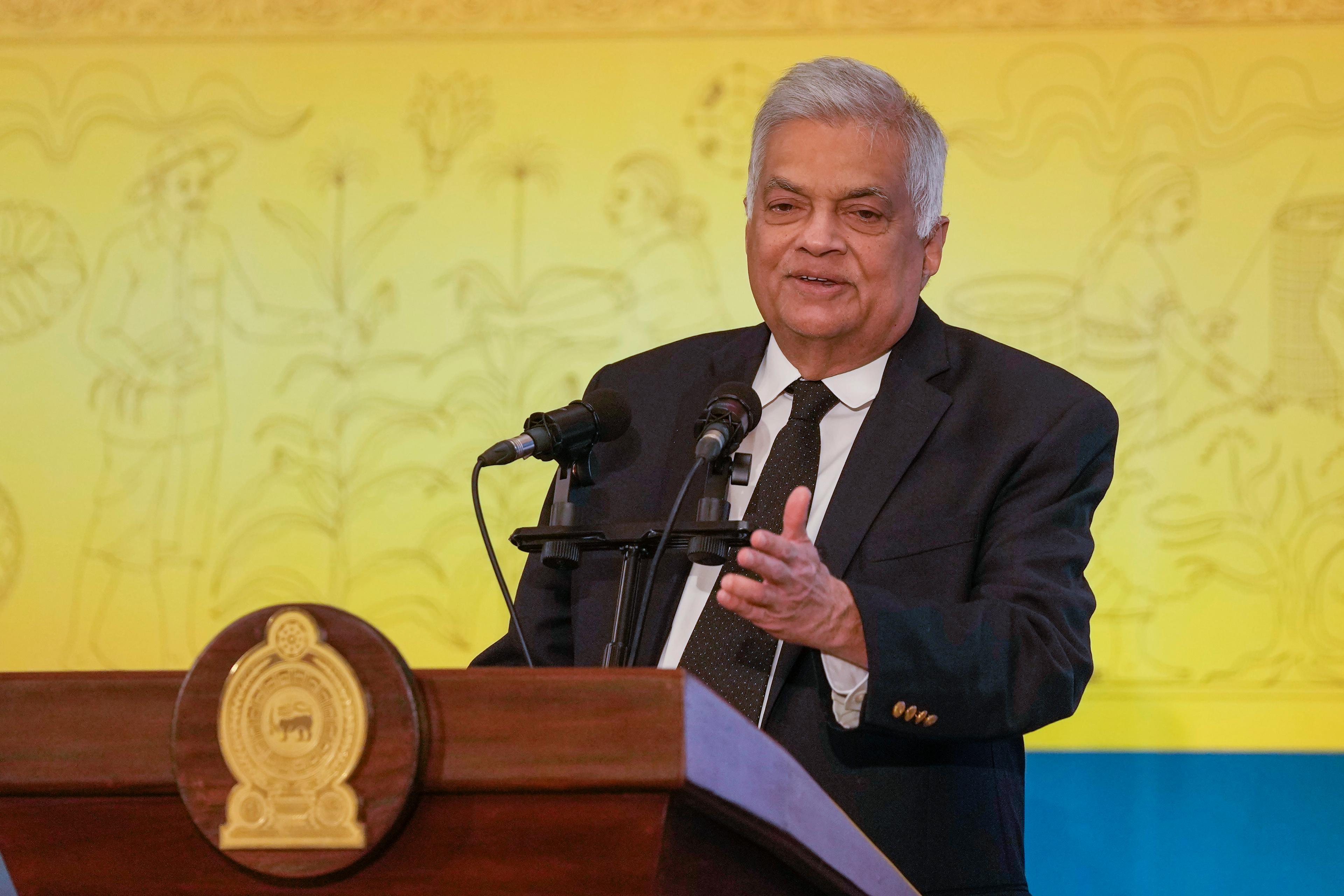 Sri Lankas president Ranil Wickremesinghe väntas få mäta sig med åtminstone två motkandidater i det presidentval som valkommissionen nu har utlyst till den 21 september. Arkivbild. Foto: Eranga Jayawardena/AP/TT