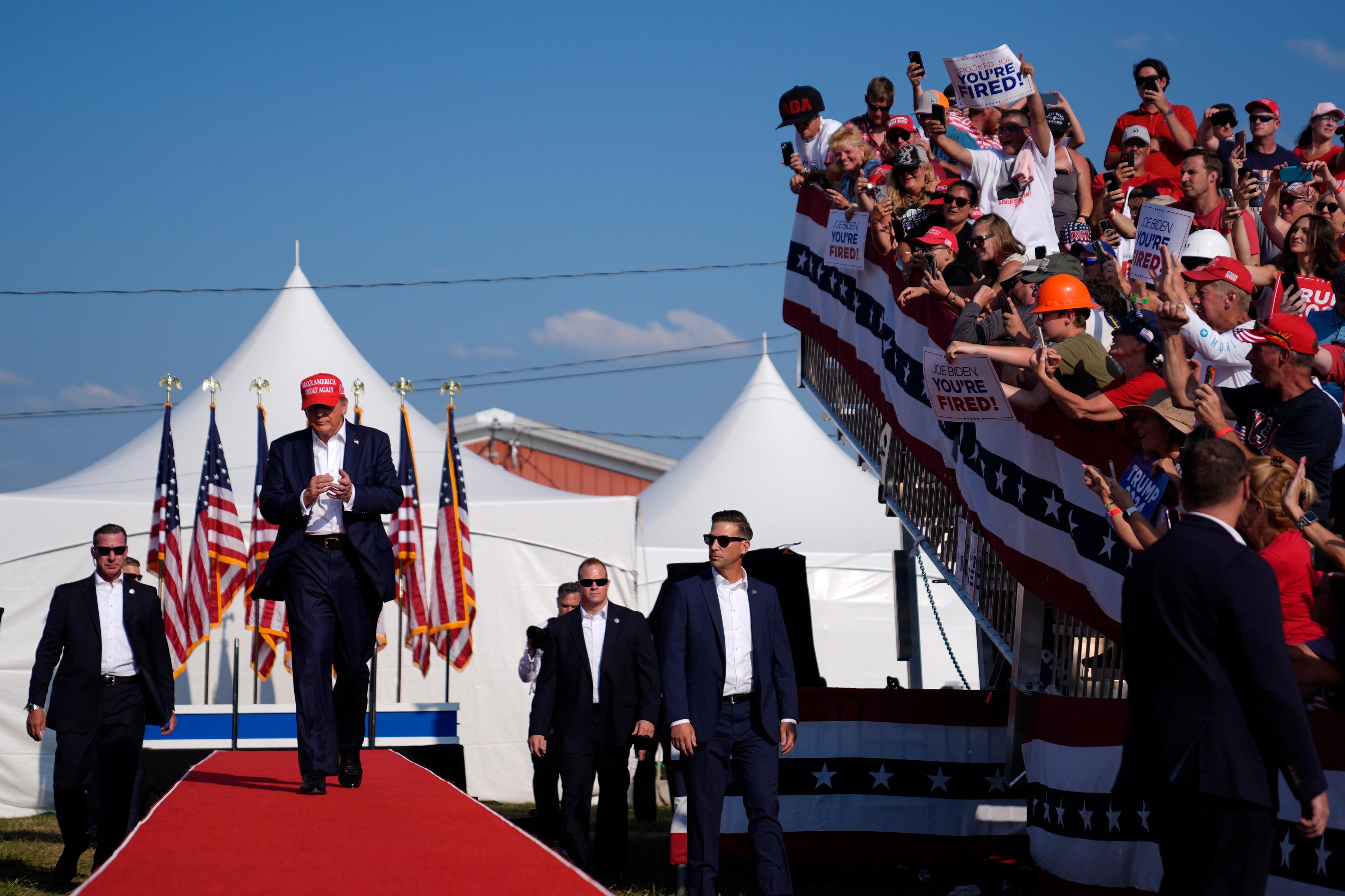 Donald Trump då han anlände till det valmöte i Butler den 13 juli där han utsattes för ett mordförsök. Foto: Evan Vucci/AP/TT