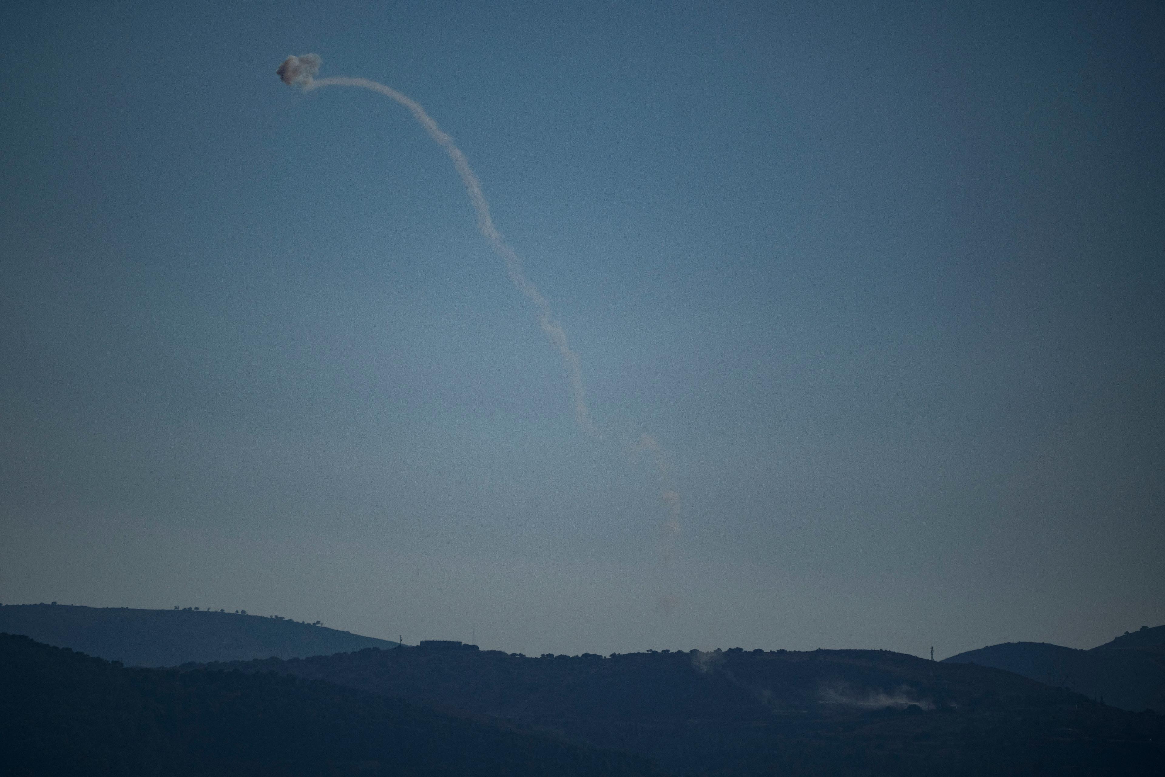 Israeliskt luftförsvar stoppar en tidigare raketattack från Libanon. Bilden är från den 18 juli. Foto: Leo Correa/AP/TT