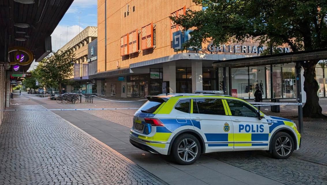 En person har avlidit efter en skjutning på Drottninggatan i centrala Gävle under natten till söndagen, Foto: Roger Nilsson/Blåljusmedia