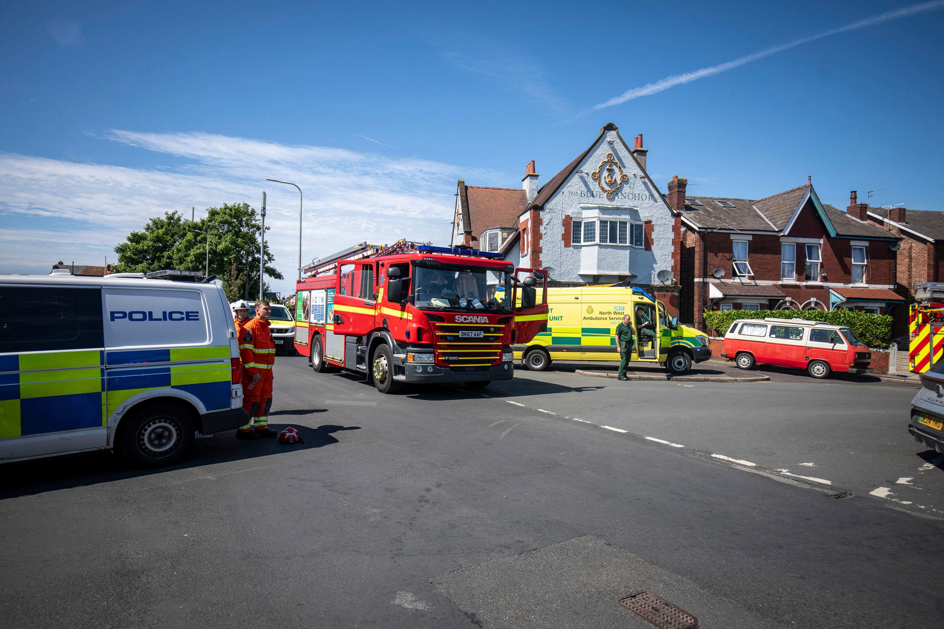 Polisnärvaron är stor efter knivdådet i Southport i Merseyside. Foto: James Speakman/PA via AP/TT