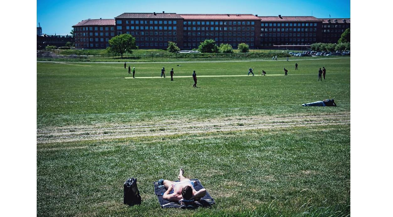 Endast 20 minuter av sol mot händer och ansikte räcker för att främja produktionen av tillräckligt mycket D-vitamin i kroppen. Foto: Jonathan Nackstrand/AFP via Getty Images