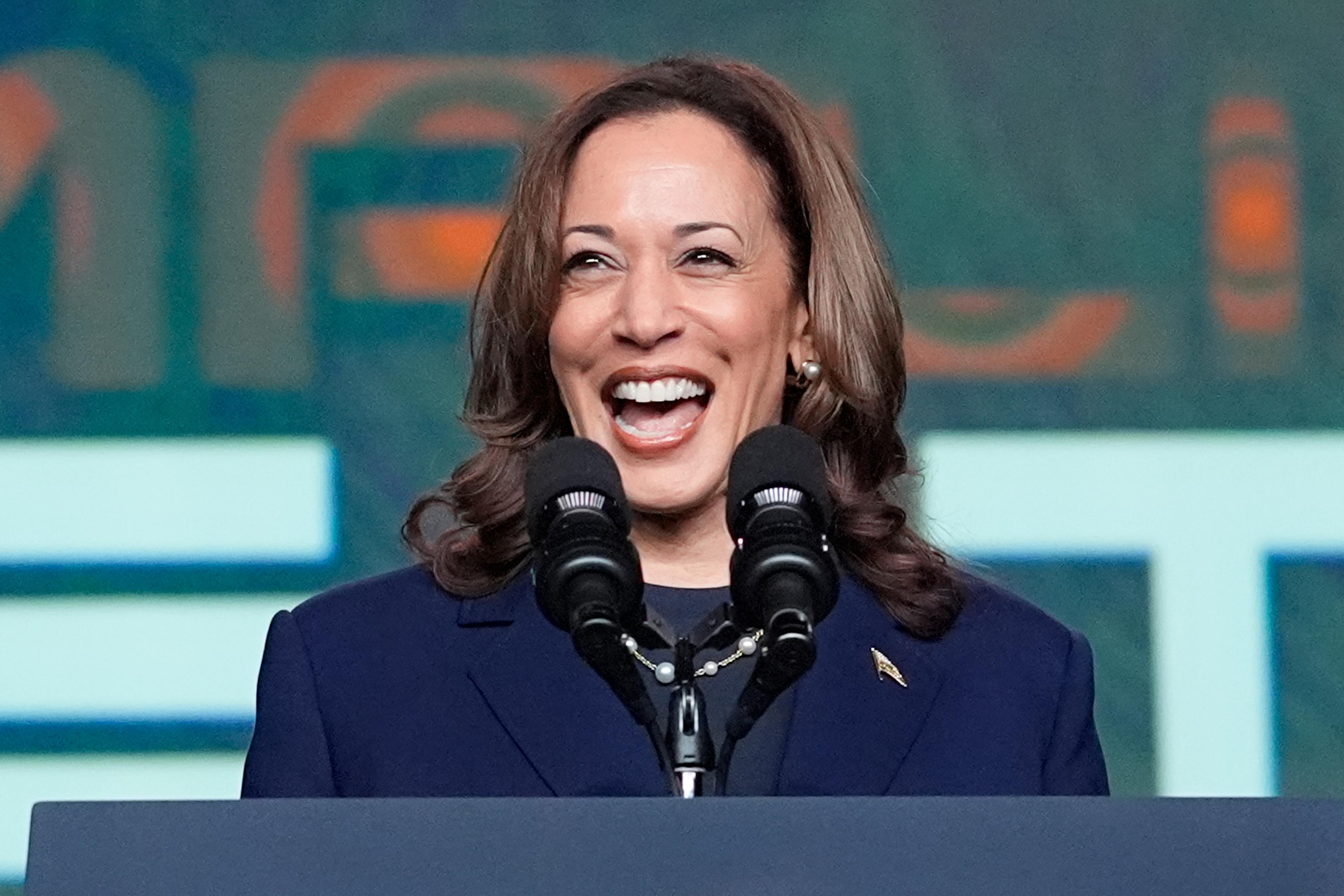 Kamala Harris samlade in dubbelt så mycket pengar som Donald Trump i sin kampanjkassa under juli månad. Arkivbild. Foto: LM Otero/AP/TT