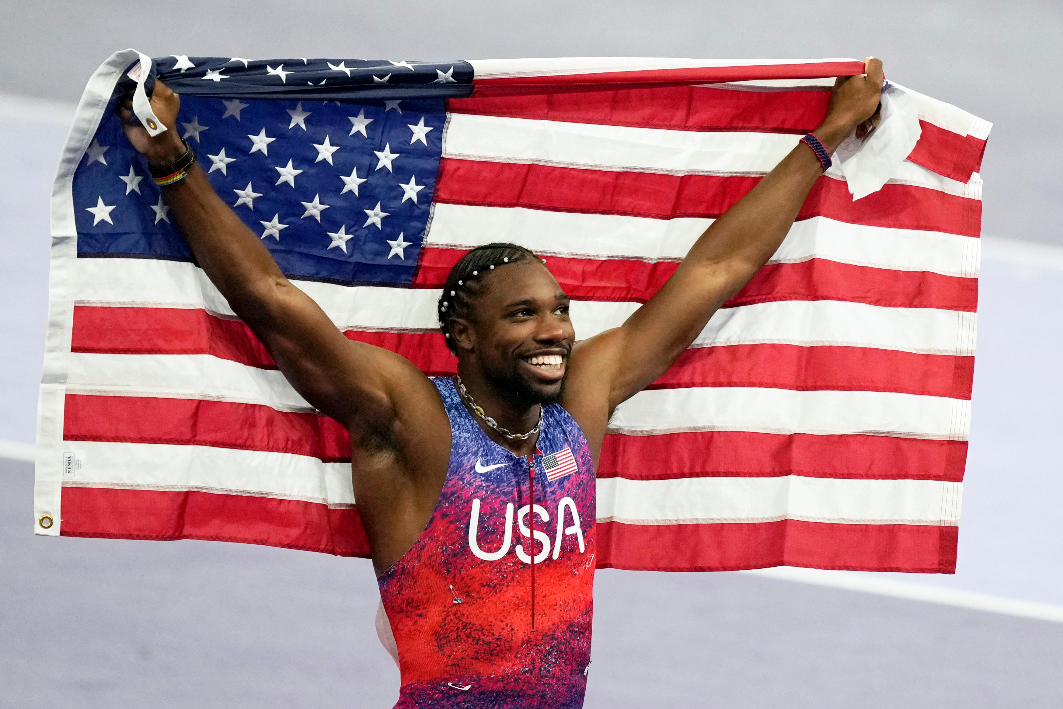 Noah Lyles firade OS-guldet på herrarnas 100 meter. Foto: Martin Meissner/AP/TT