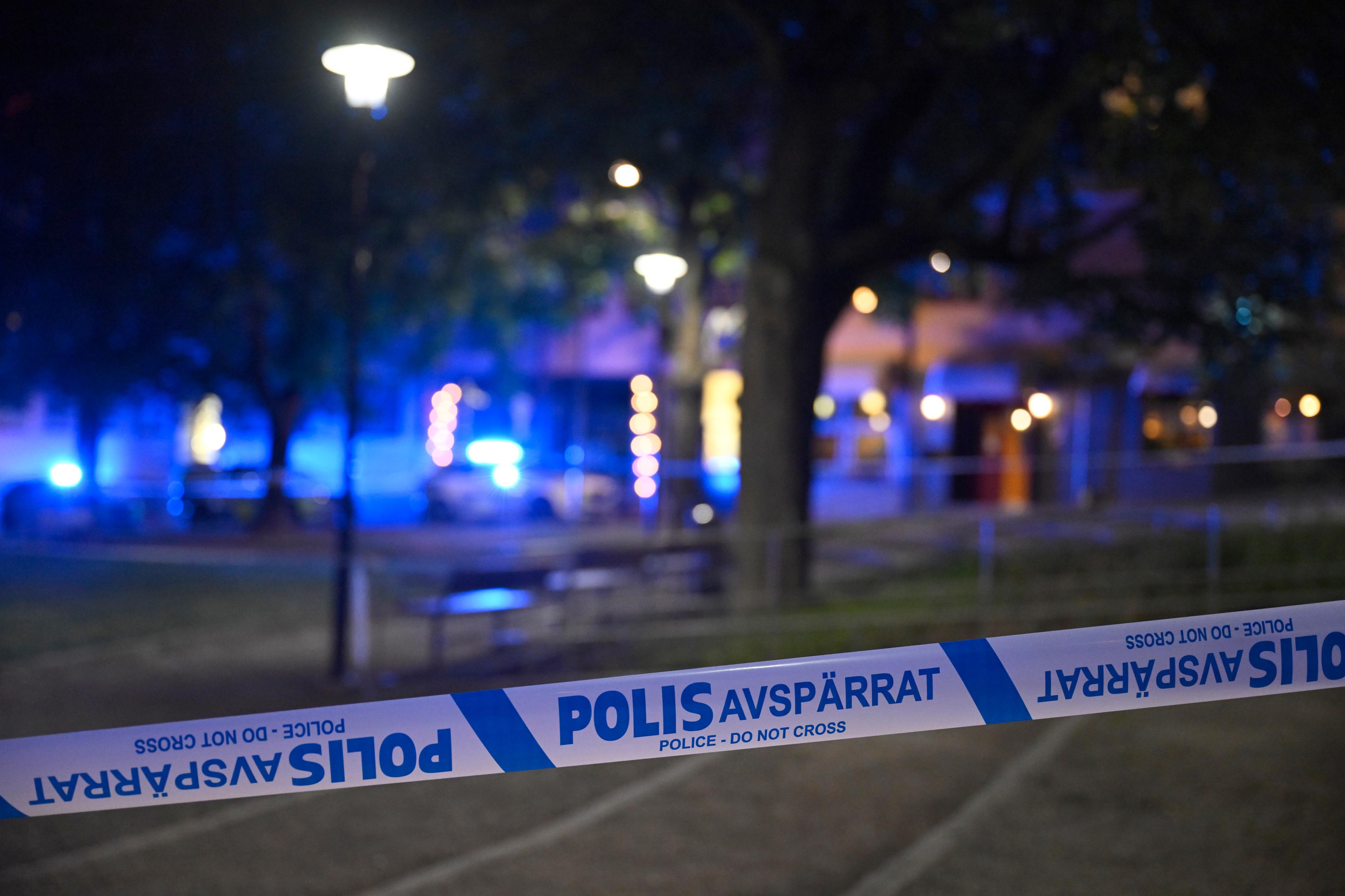 Polisens avspärrningar efter att en person inne på en restaurang skadats i en skottlossning i Midsommarkransen. Arkivbild. Foto: Christine Olsson/TT