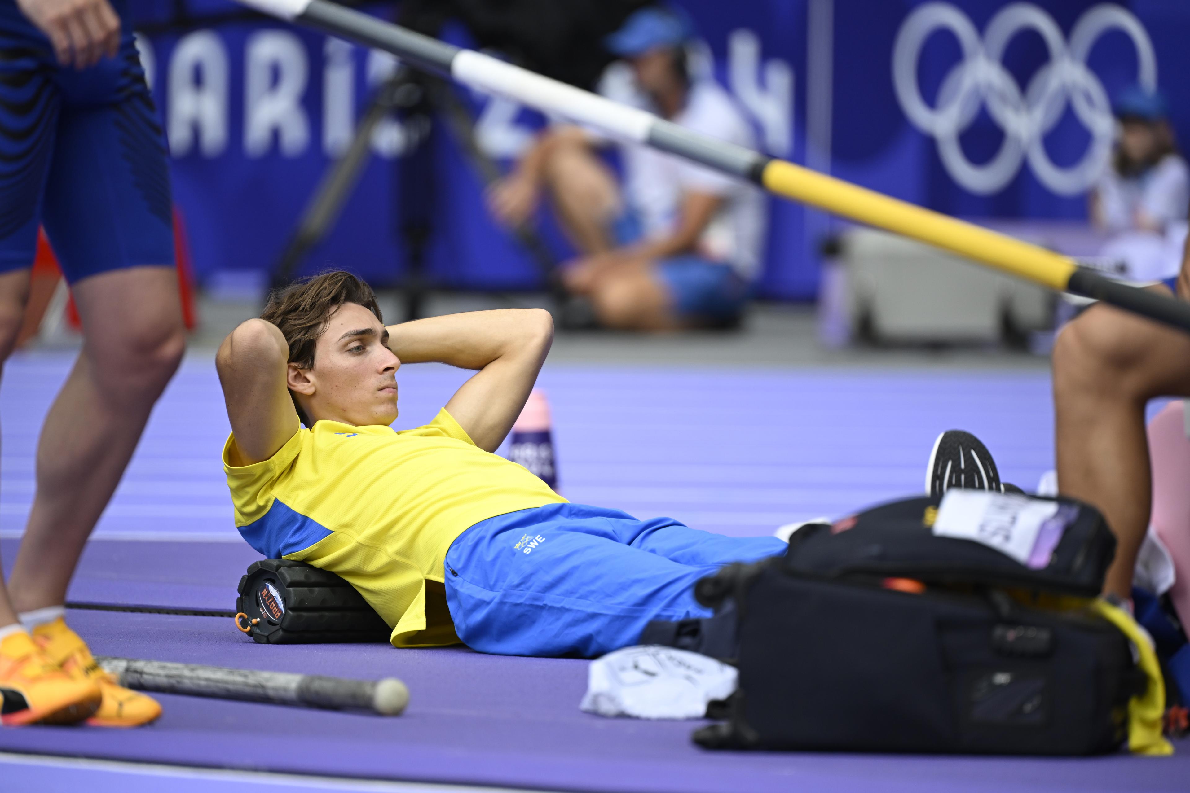 Armand Duplantis i lördagens stavhoppskval under OS-friidrotten på Stade de France i Saint-Denis, Paris. Foto: Jessica Gow/TT