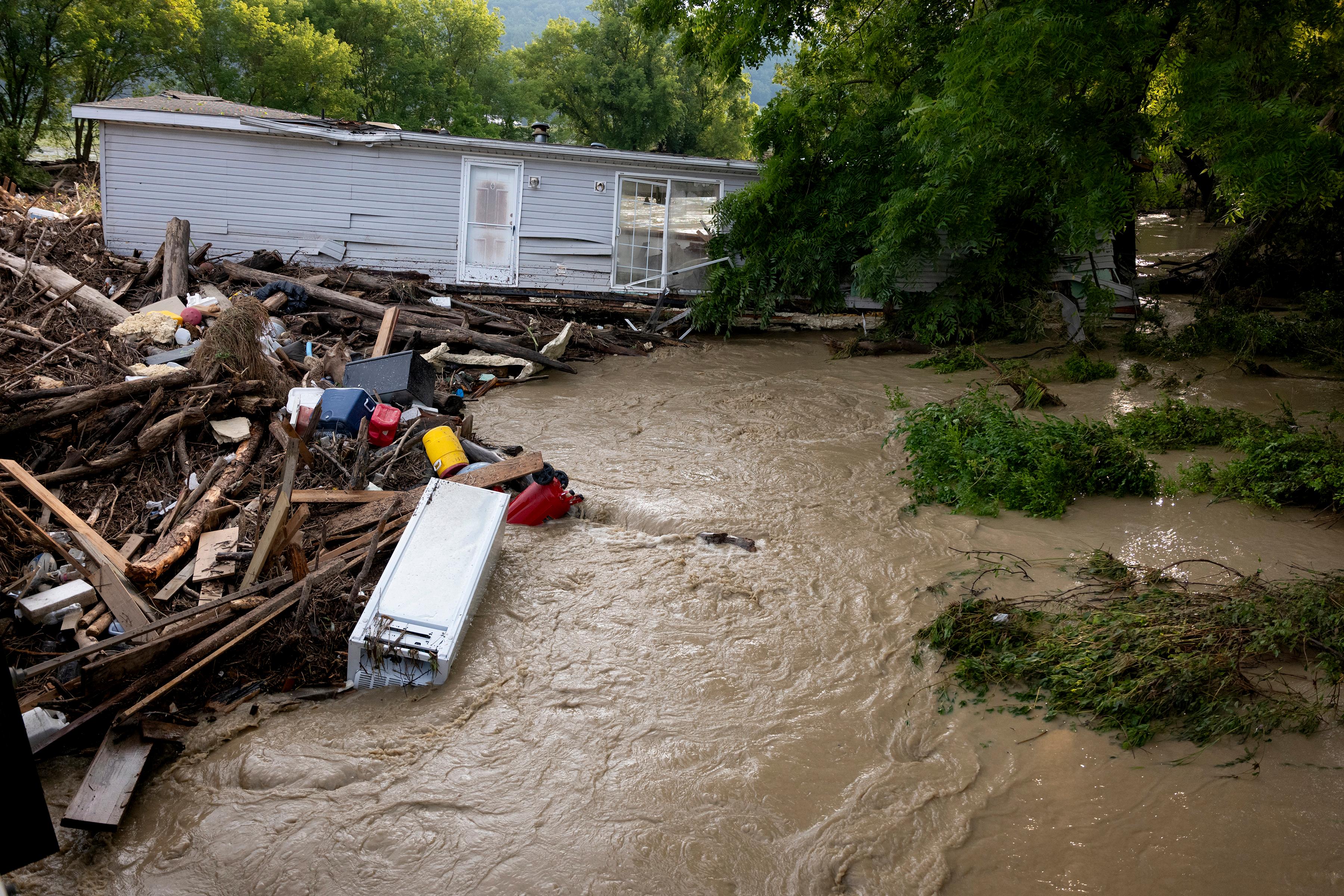 Förödelse i Canisteo i delstaten New York under fredagen, lokal tid. Foto: Craig Ruttle/AP/TT