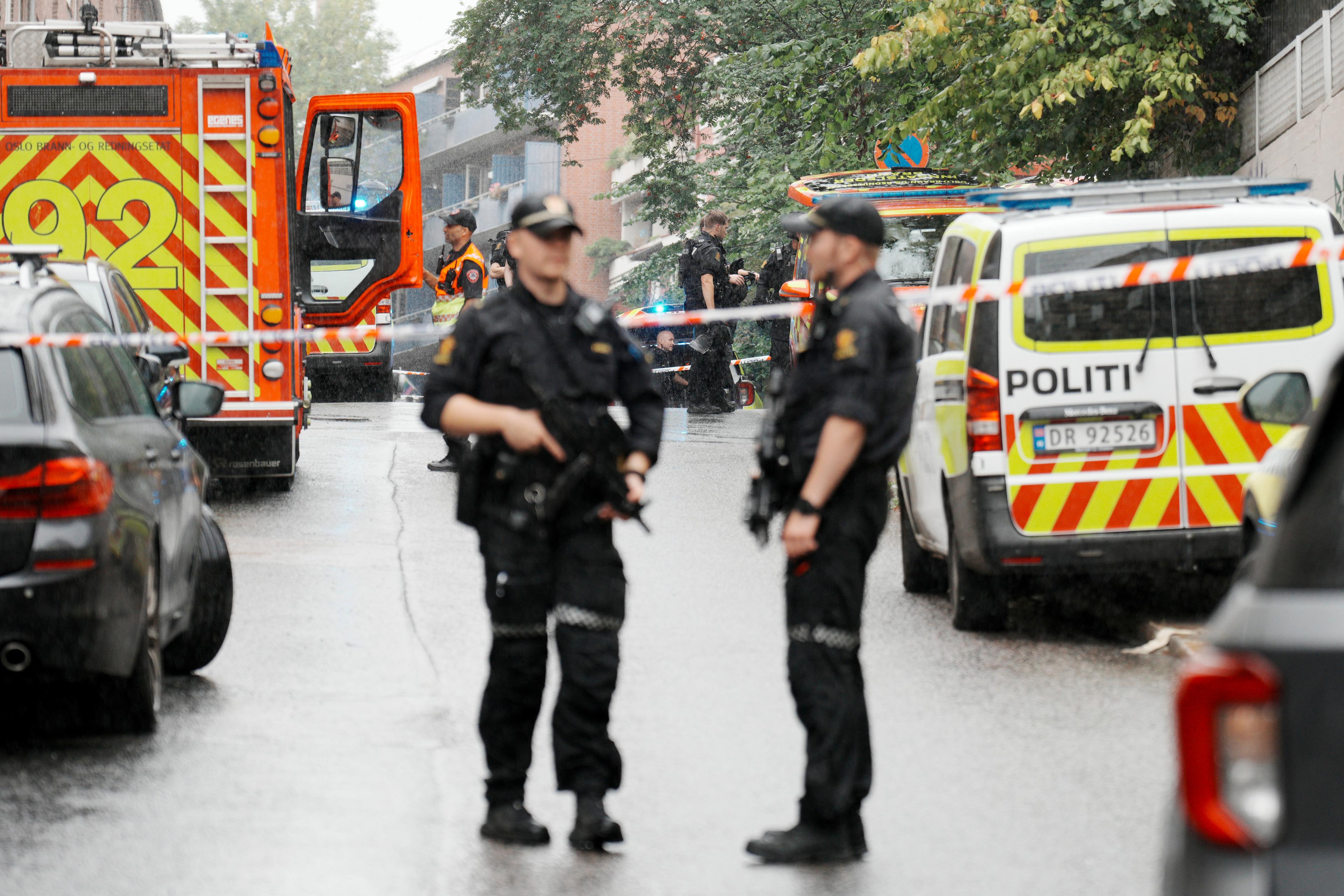 Ett stort polis- och räddningspådrag skickades till Kampen i östra Oslo efter larm om en explosion och rökutveckling på onsdagseftermiddagen. Foto: Stian Lysberg Solum/NTB/TT