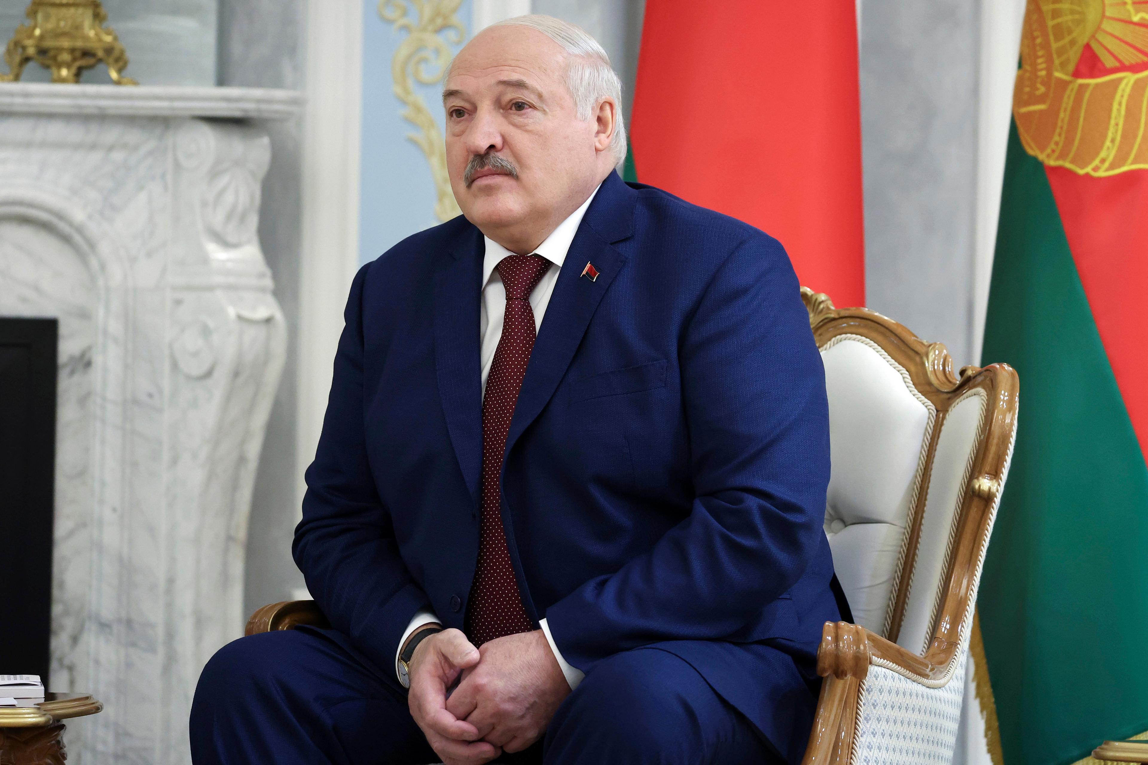 Belarus president Aleksandr Lukasjenko påstår att Ukraina har stationerat 120|000 soldater längs landsgränsen. Arkivbild. Foto: Valeriy Sharifulin/AP/TT