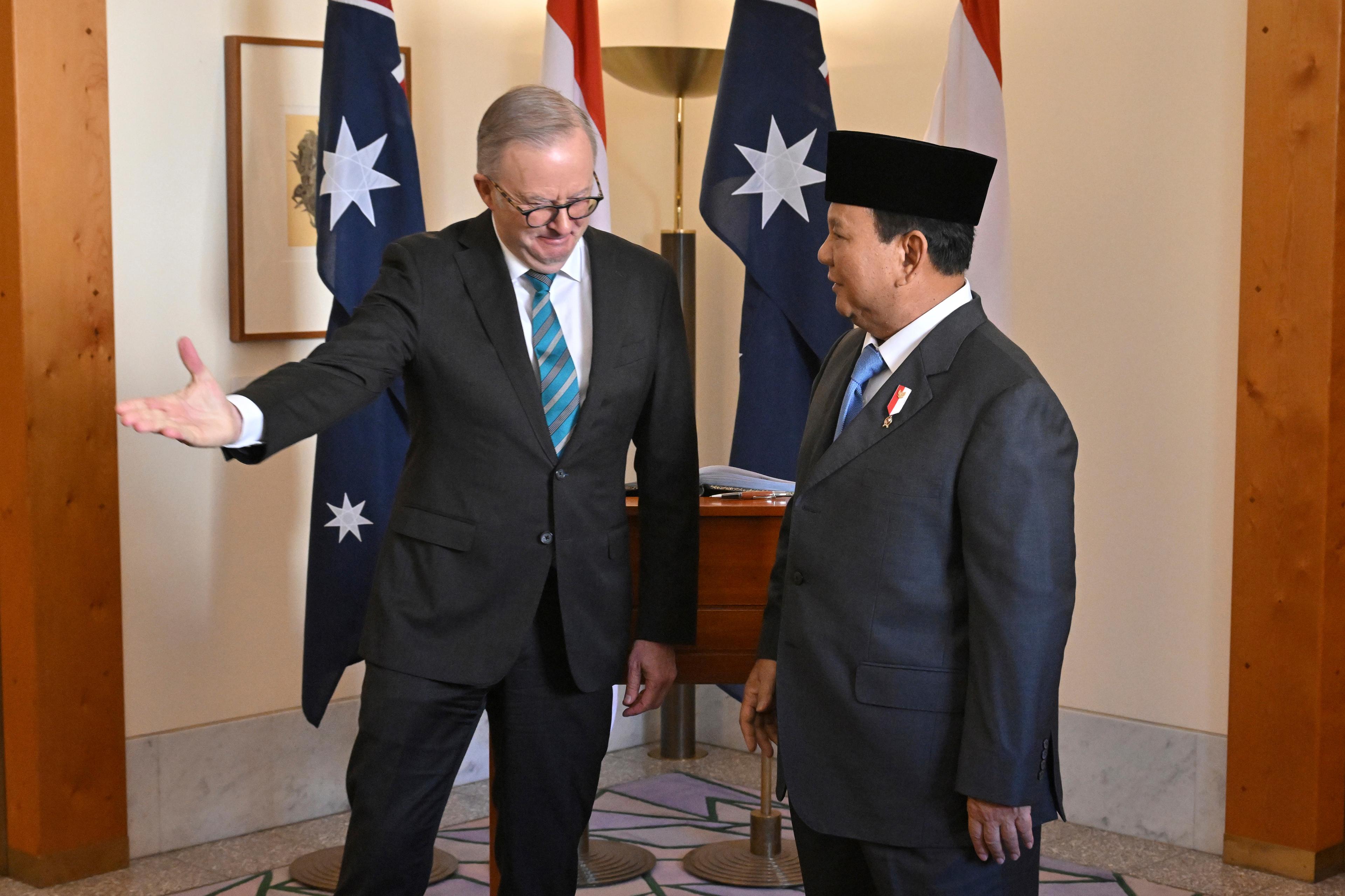 Australiens premiärminister Anthony Albanese och Indonesiens nyvalde president Prabowo Subianto i det australiska parlamentet på tisdagen. Foto: Mick Tsikas/AP/TT