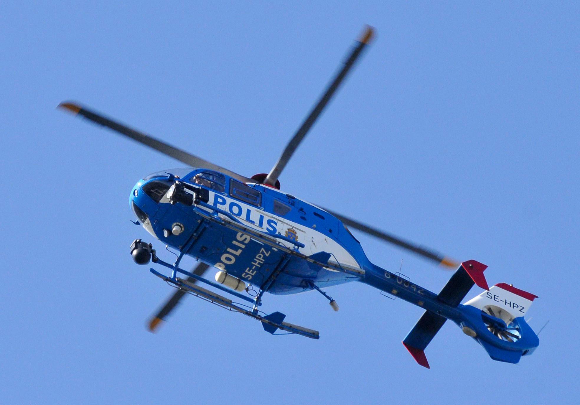 Polisen söker med helikopter efter de försvunna. Arkivbild. Foto: Johan Nilsson / TT