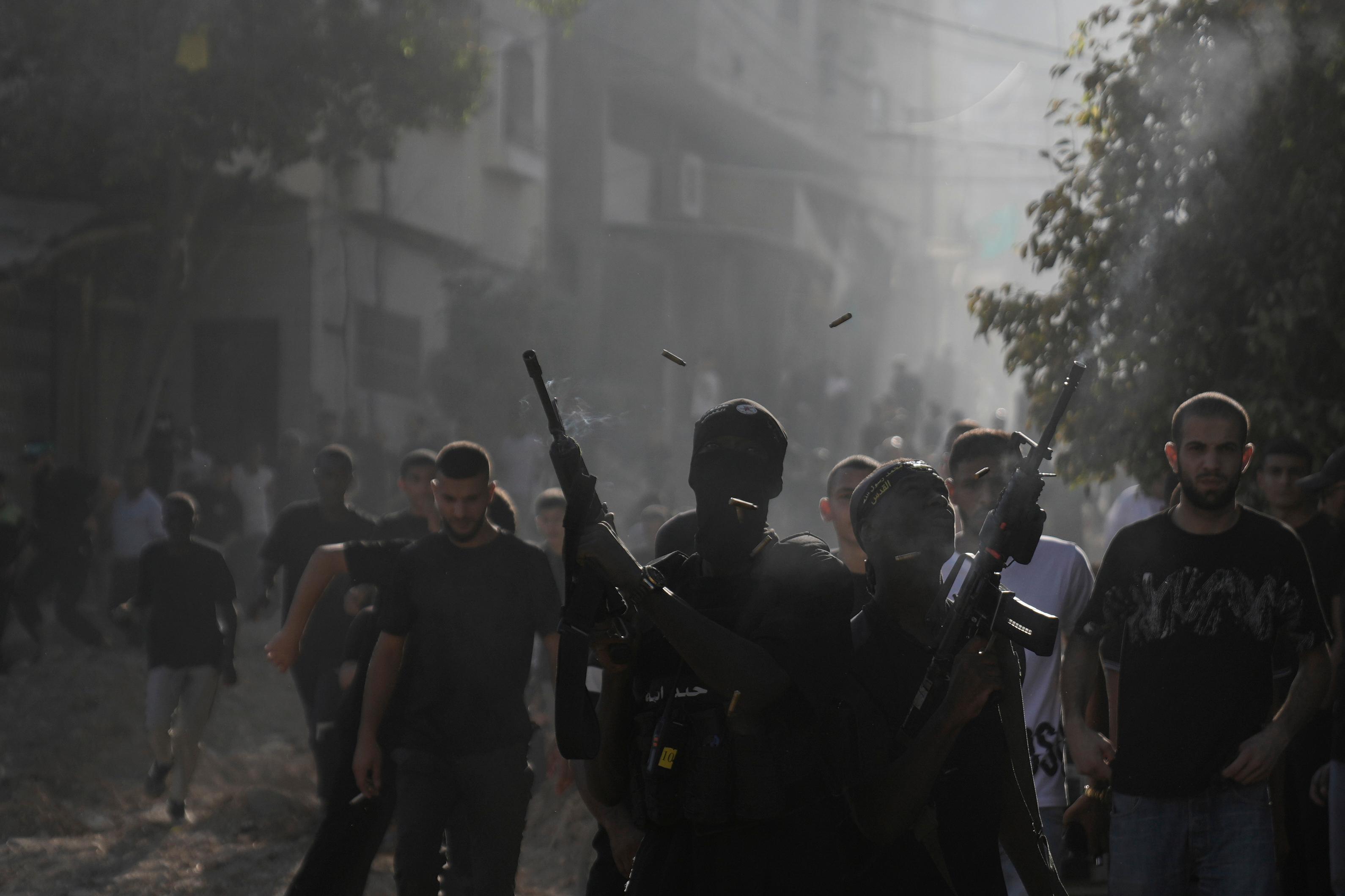 En israelisk flygattack mot mål i Västbanken i förra veckan dödade flera palestinier; bilden är från begravningen. Foto: Majdi Mohammed/AP/TT