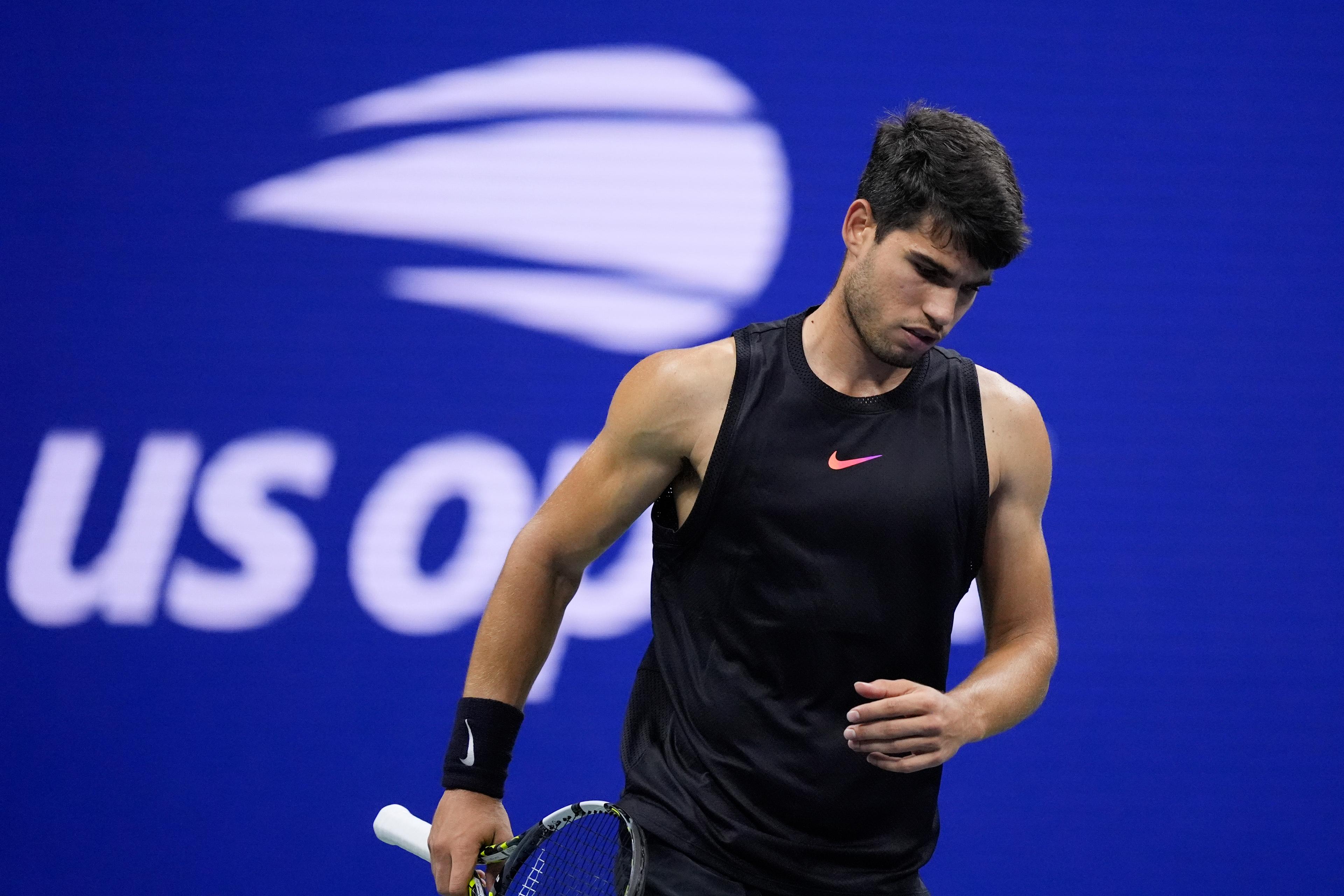 Carlos Alcaraz under förlustmatchen mot Botic van de Zandschulp. Foto: Matt Rourke/AP/TT