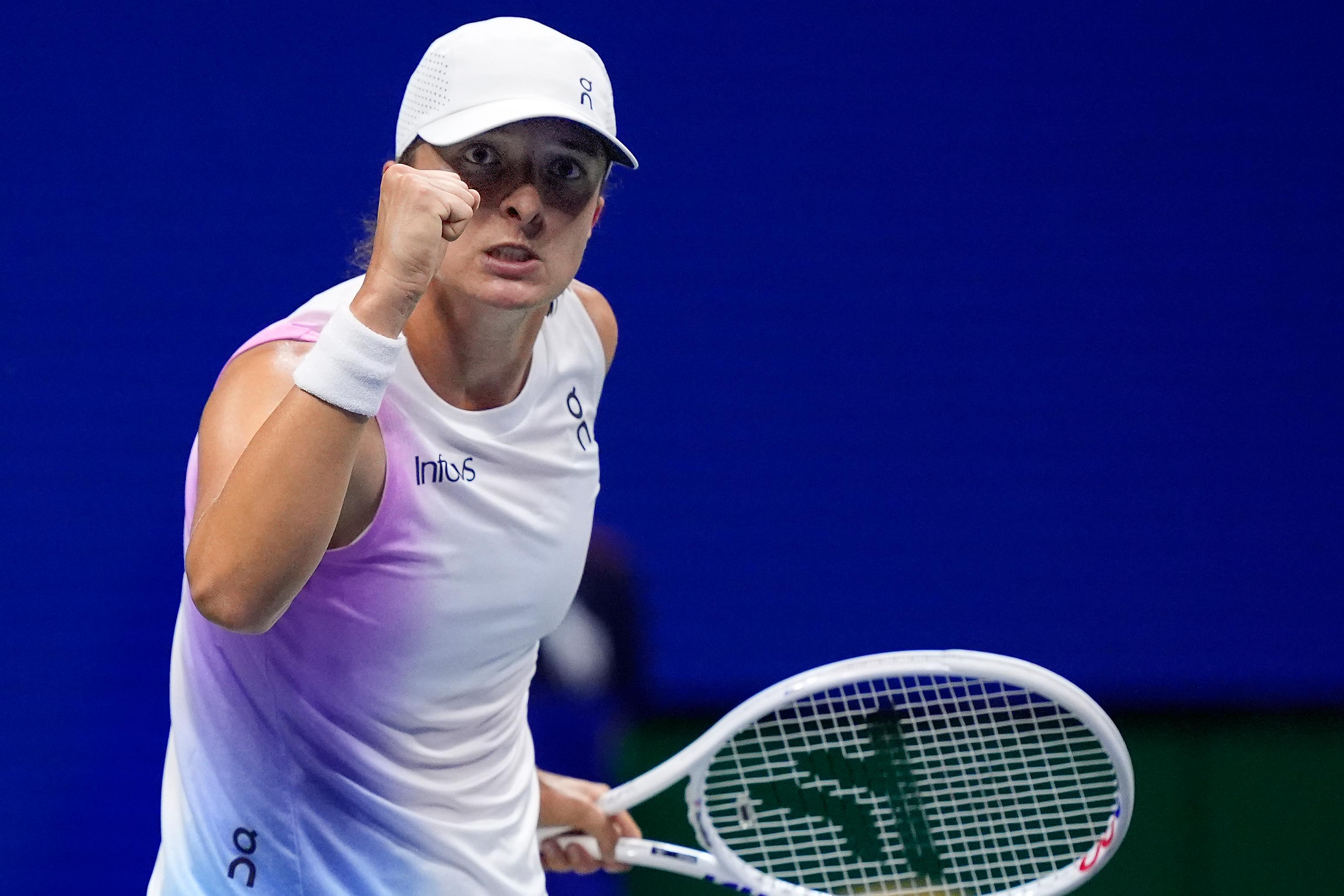 Iga Swiatek under matchen mot Anastasija Pavljutjenkova i US Open. Foto: Matt Rourke/AP/TT