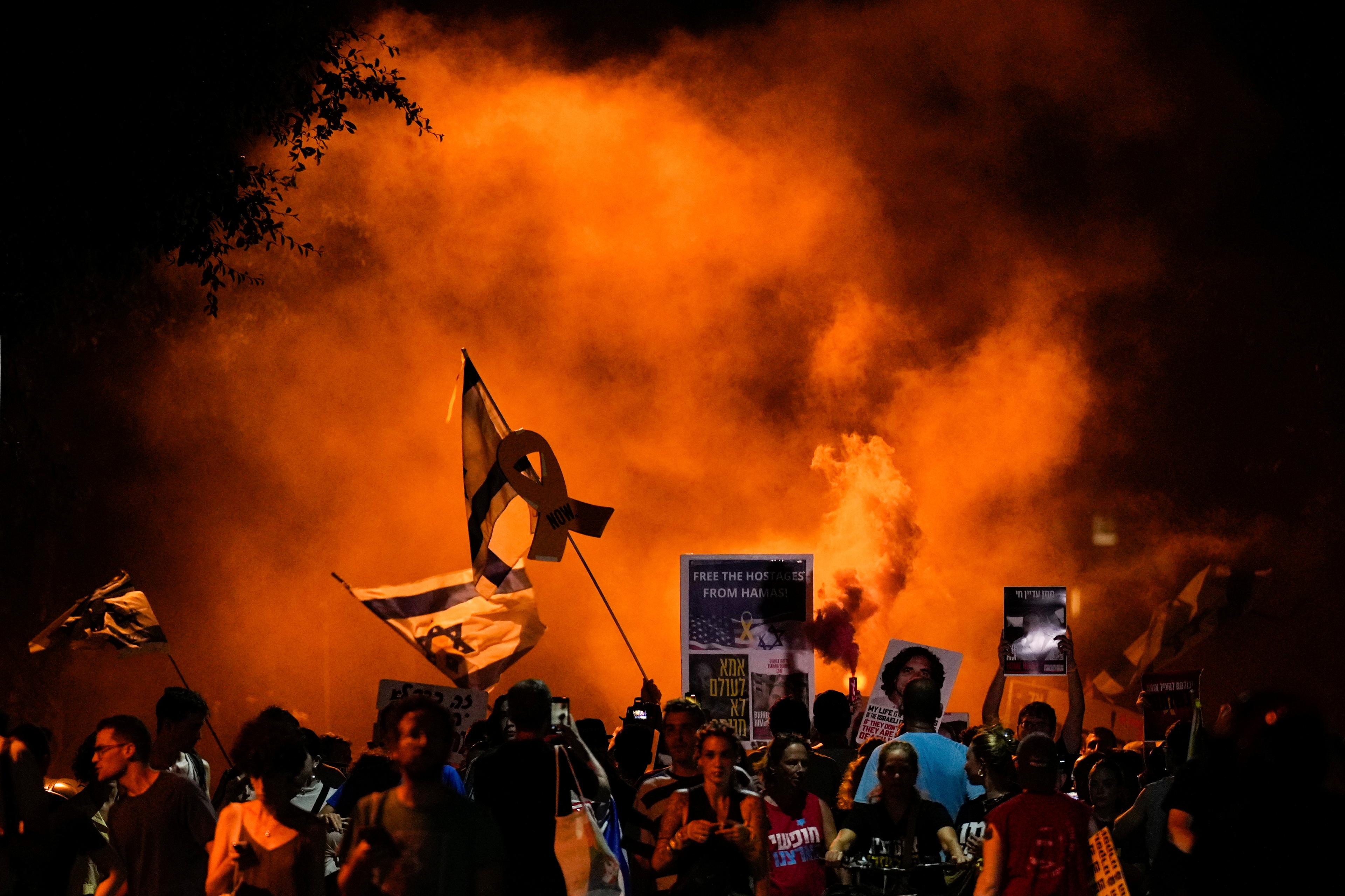 Demonstration i Tel Aviv på måndagskvällen. Foto: Ariel Schalit/AP/TT