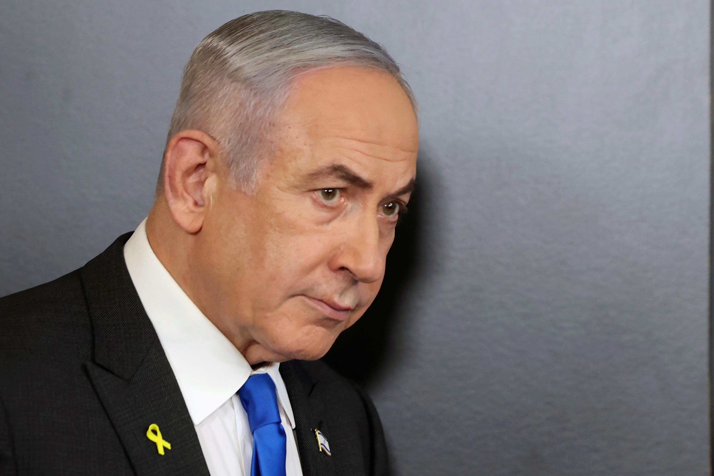 Israels premiärminister Benjamin Netanyahu säger att Hamas avvisar alla försök till att enas om en vapenvila, medan Hamas pekar ut honom som den verkliga stoppklossen. Foto: Abir Sultan/AP/TT