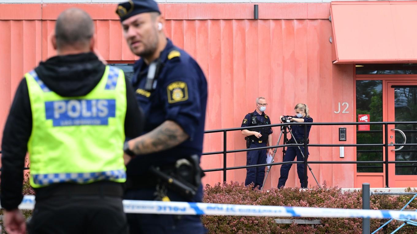 En tonåring har begärts häktad för mordförsöket på en skola i Trångsund på onsdagen. Foto: Jonas Ekströmer/TT