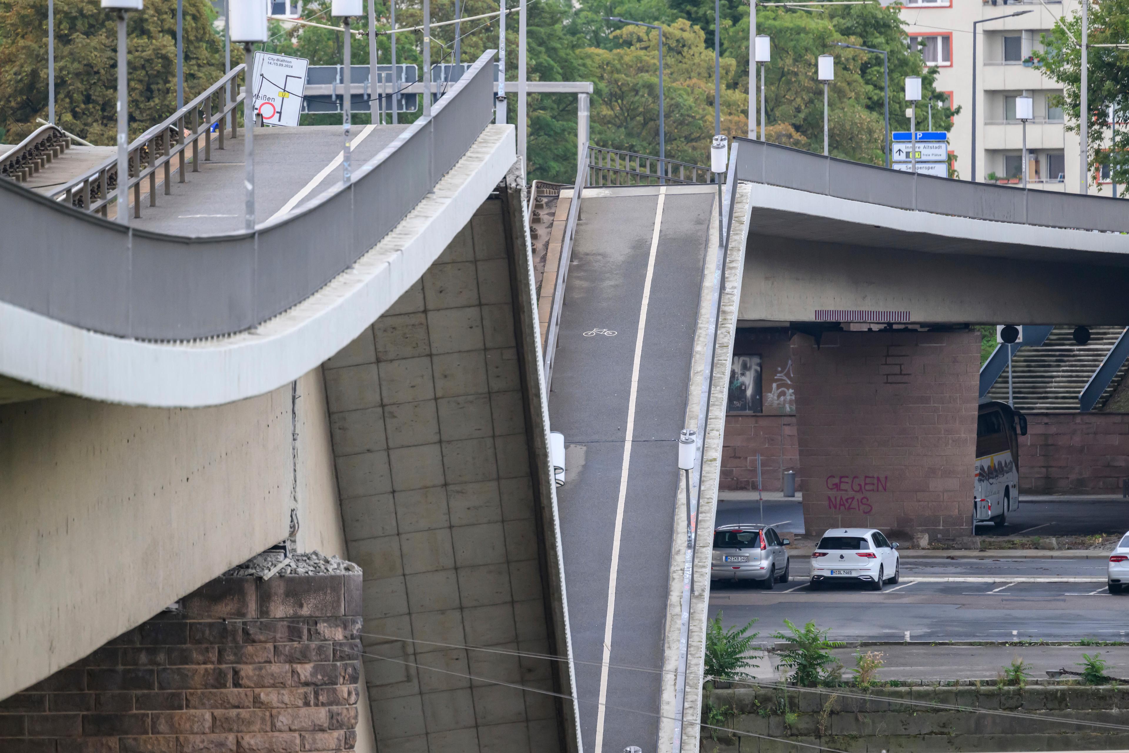 Bron har synbarligen brutits av. Foto: Robert Michael/DPA via AP/TT