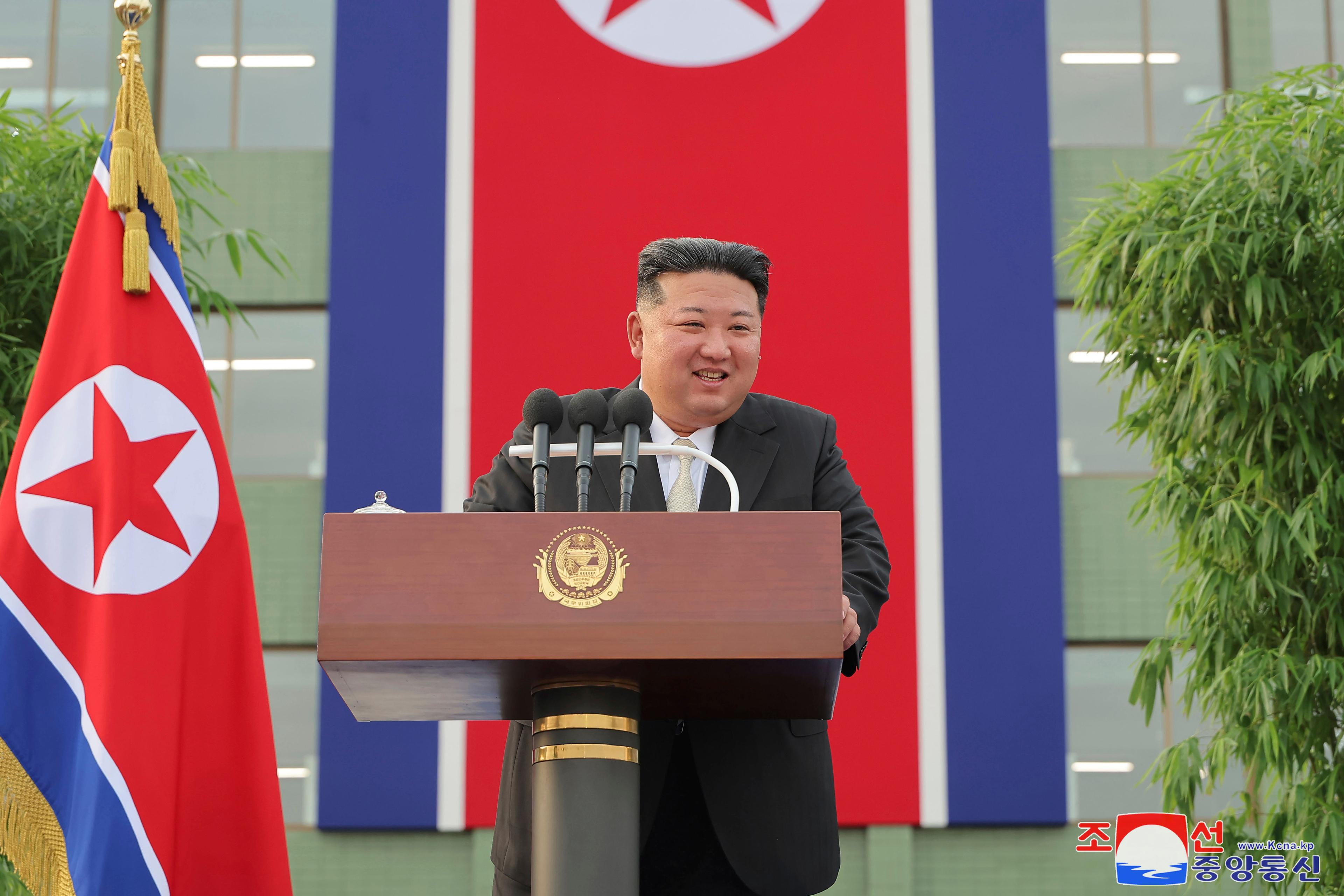 Nordkoreas diktator Kim Jong-Un på en bild som uppges vara från den 15 augusti i år. Foto: Nordkoreas regering via AP/TT