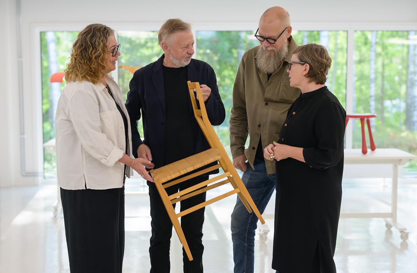 Tina Petersson Lind, vd för Ikea Älmhult AB, Lars Bülow, ägare till Möbeldesignmuseum, Johan Ejdemo och Eva Lilja Löwenhielm, Global Co-head of Design på Ikea. Foto: IKEA