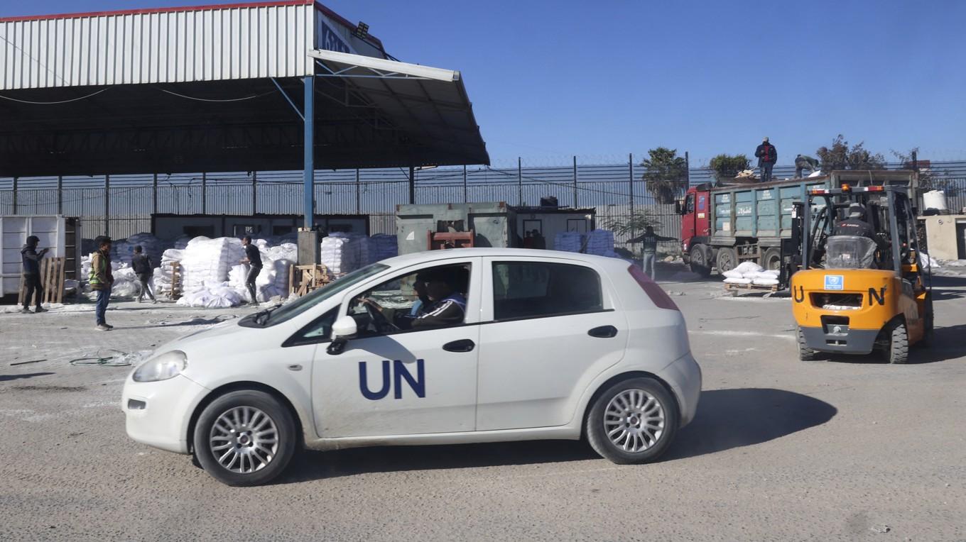 FN-fordon involverat i biståndsarbete i Rafah, Gaza. Inom ramen för biståndet till Palestina kan över 30 procent försvinna in i korrupta strukturer.   Foto: Said Khatib/AFP via Getty Images