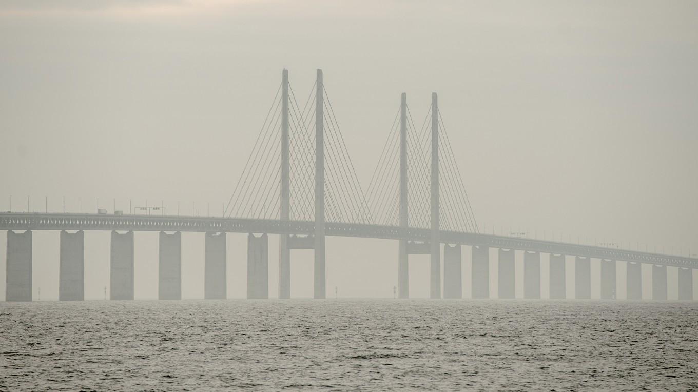 Många bilister reser över Öresundsbron. Foto: David Ramos/Getty Images