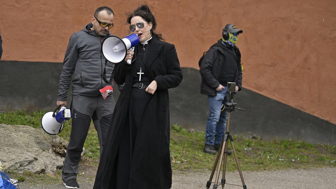 Jade Sandberg, även kallad Korskvinnan, slutar att bränna koraner för att i stället arrangera demonstrationer. Den första på Odenplan i Stockholm den 24 augusti.    
Foto: Roger Sahlström