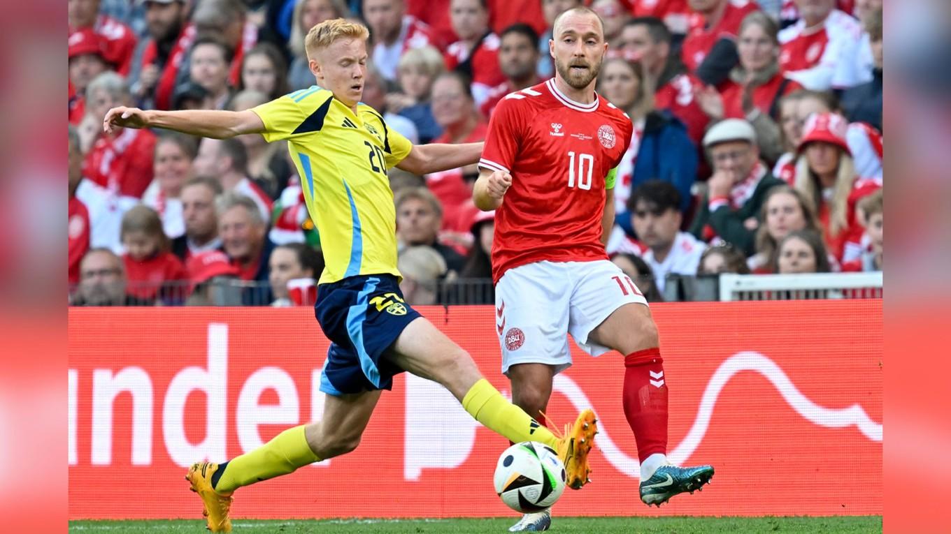 Hugo Larsson i den svenska landslagströjan tidigare i år. Arkivbild. Foto: Jonas Ekströmer/TT