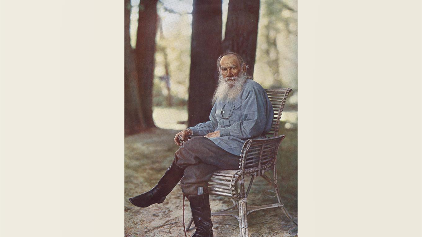 Författaren och världssamvetet Lev (Leo) Nikolajevitj Tolstoj år 1908, far till Lev Lvovitj Tolstoj.
Foto: Public Domain