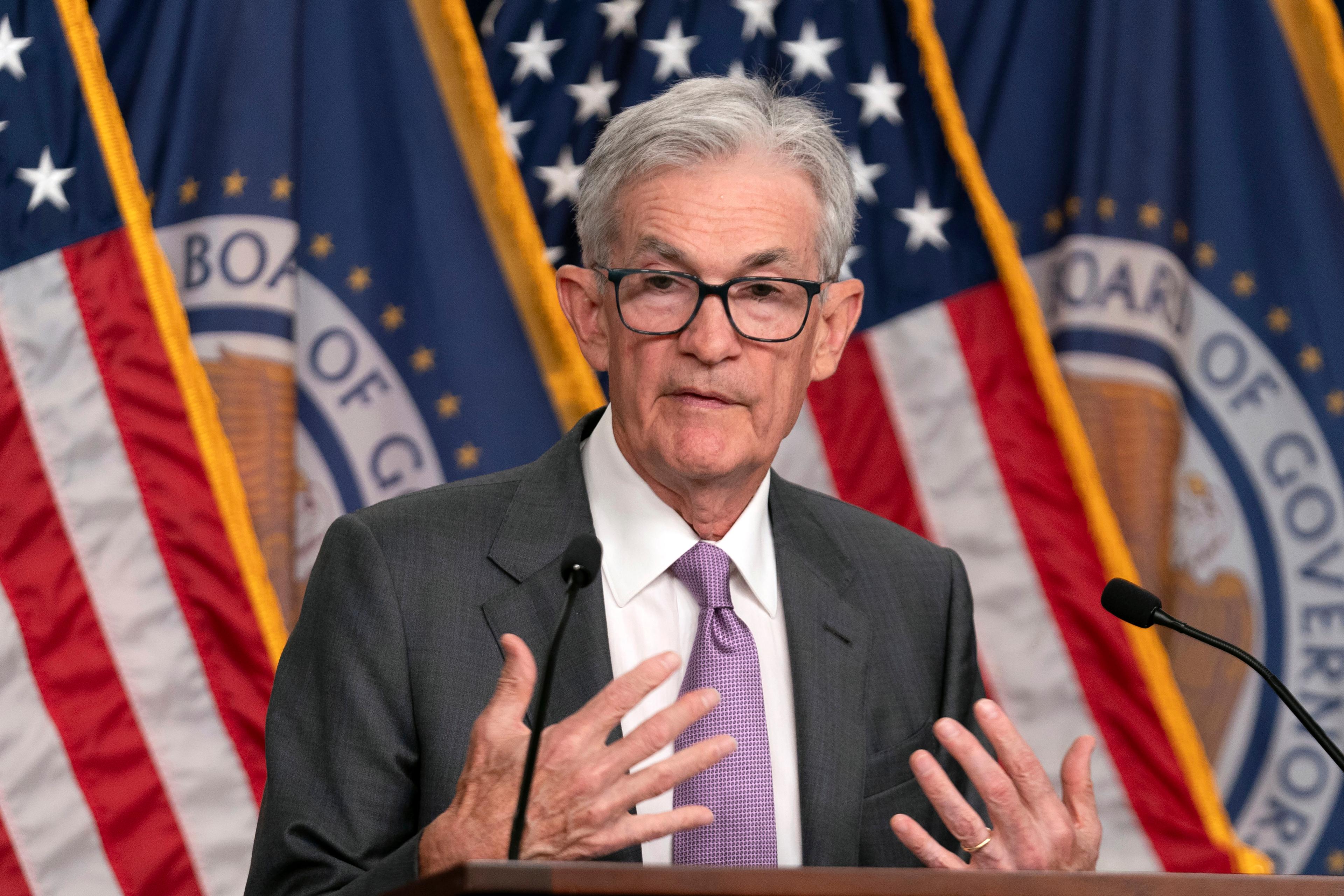 Den amerikanske centralbanken Federal Reserve med chefen Jerome Powell i spetsen har nu levererat den första räntesänkningen på över fyra år. Arkivbild. Foto: Jose Luis Magana/AP/TT