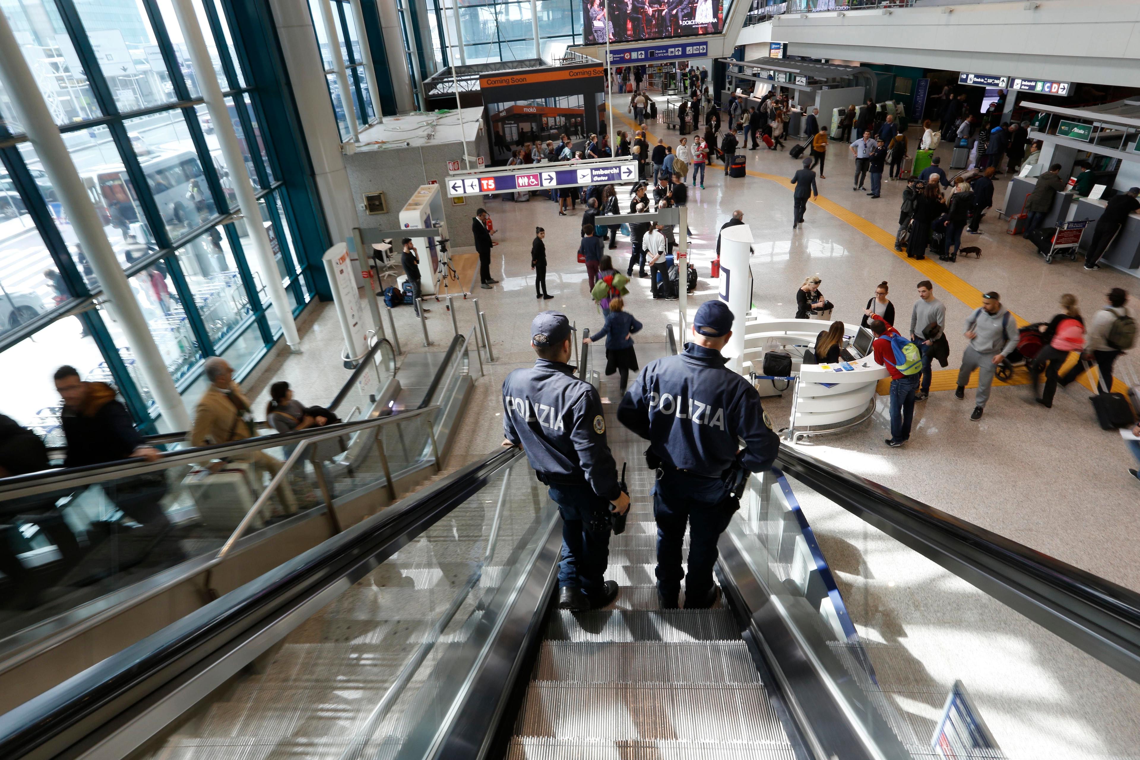 En 65-årig man har gripits på Fiumicino-flygplatsen i Rom misstänkt för ett dubbelmord i Melbourne i Australien för 47 år sedan. Arkivbild. Foto: Alessandra Tarantino/AP/TT