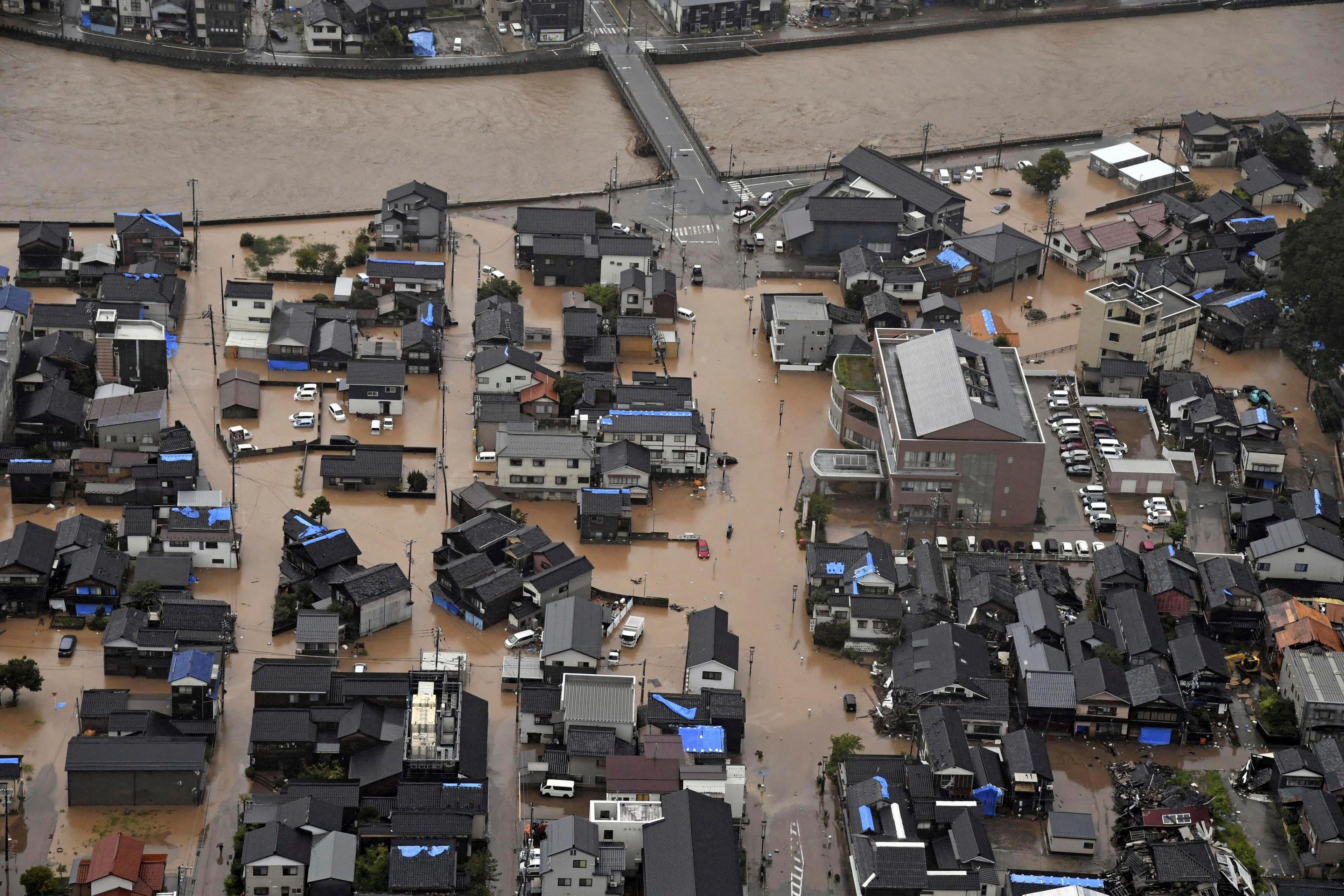 Ett flygfoto över Wajima som fått en halv meter regn. Bild från i lördags. Foto: Kyodo News via AP/TT