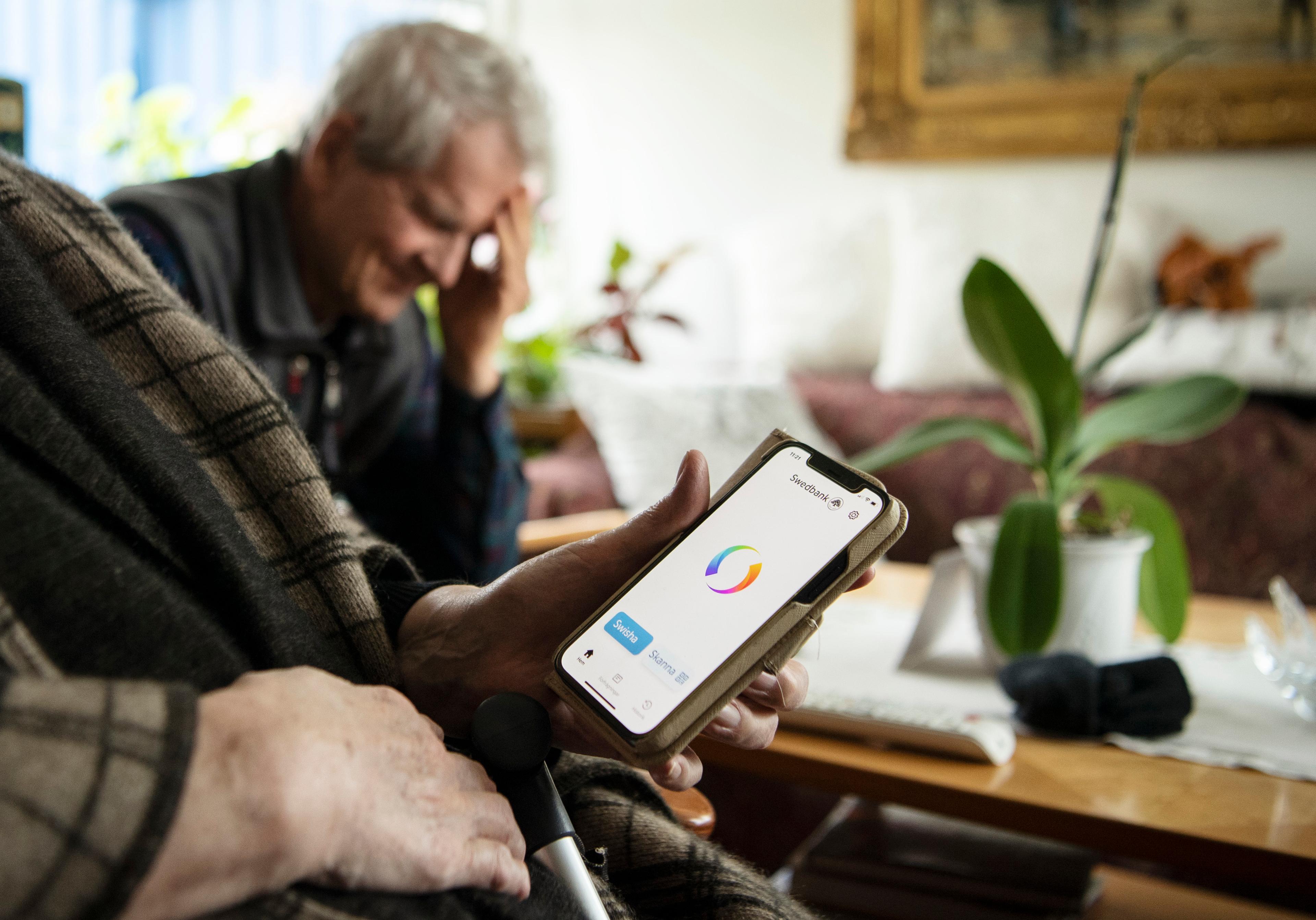 Telefonbedrägerier mot äldre är en av flera kategorier av nätbedrägerier som omsätter miljarder i de nordiska länderna. Arkivbild. Foto: Caisa Rasmussen/TT