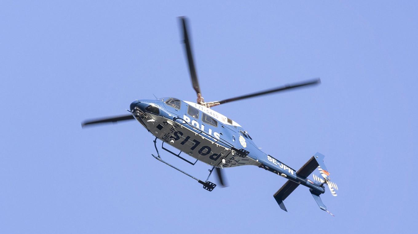 Polisen söker efter flickorna bland annat med helikopter. Arkivbild. Foto: Mickan Mörk/TT