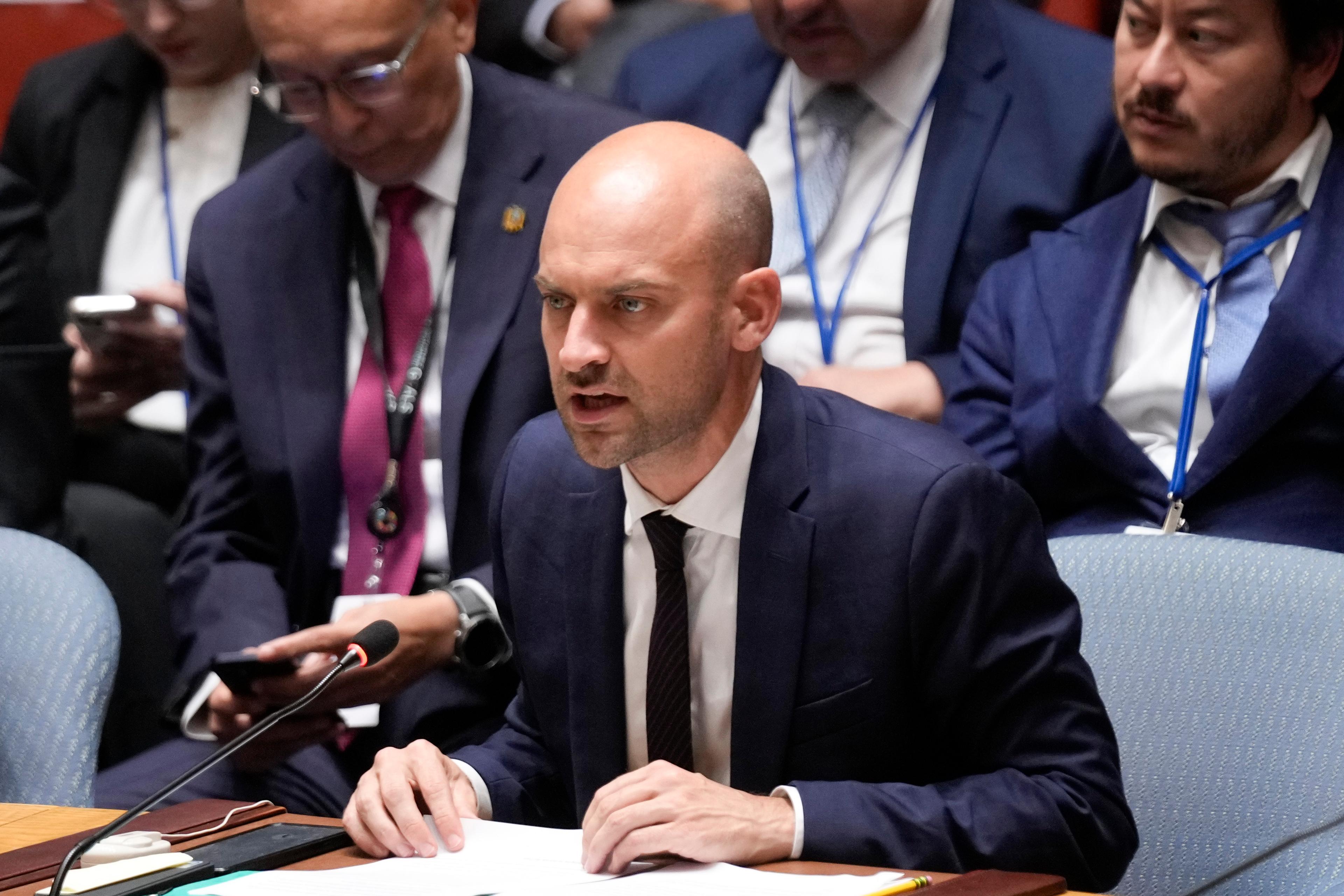 Jean-Noël Barrot, Frankrikes utrikesminister, presenterade först förslaget om tillfälligt eldupphör vid ett möte i FN:s säkerhetsråd. Foto: Seth Wenig/AP/TT