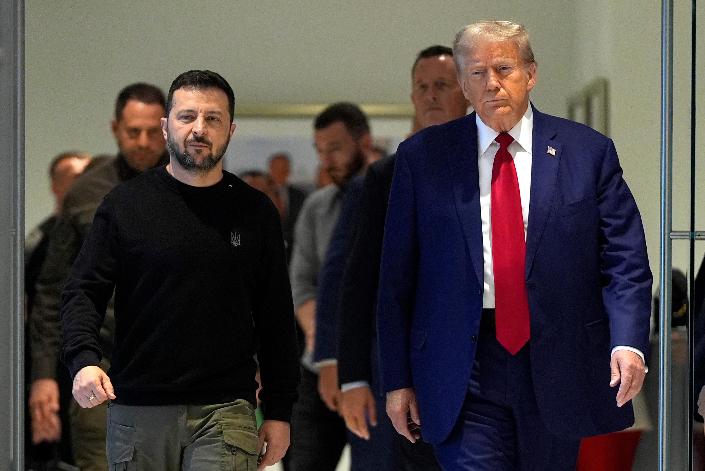 Ukrainas president Volodymyr Zelenskyj och Republikanernas presidentkandidat Donald Trump. Foto: Julia Demaree Nikhinson/AP/TT