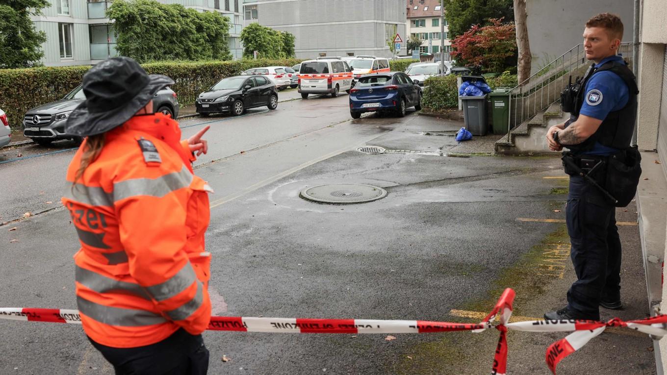 En pojke är allvarligt skadad efter att en man attackerat honom och två andra barn i Zürich i Schweiz. Foto: Arnd Wiegmann/AFP/TT