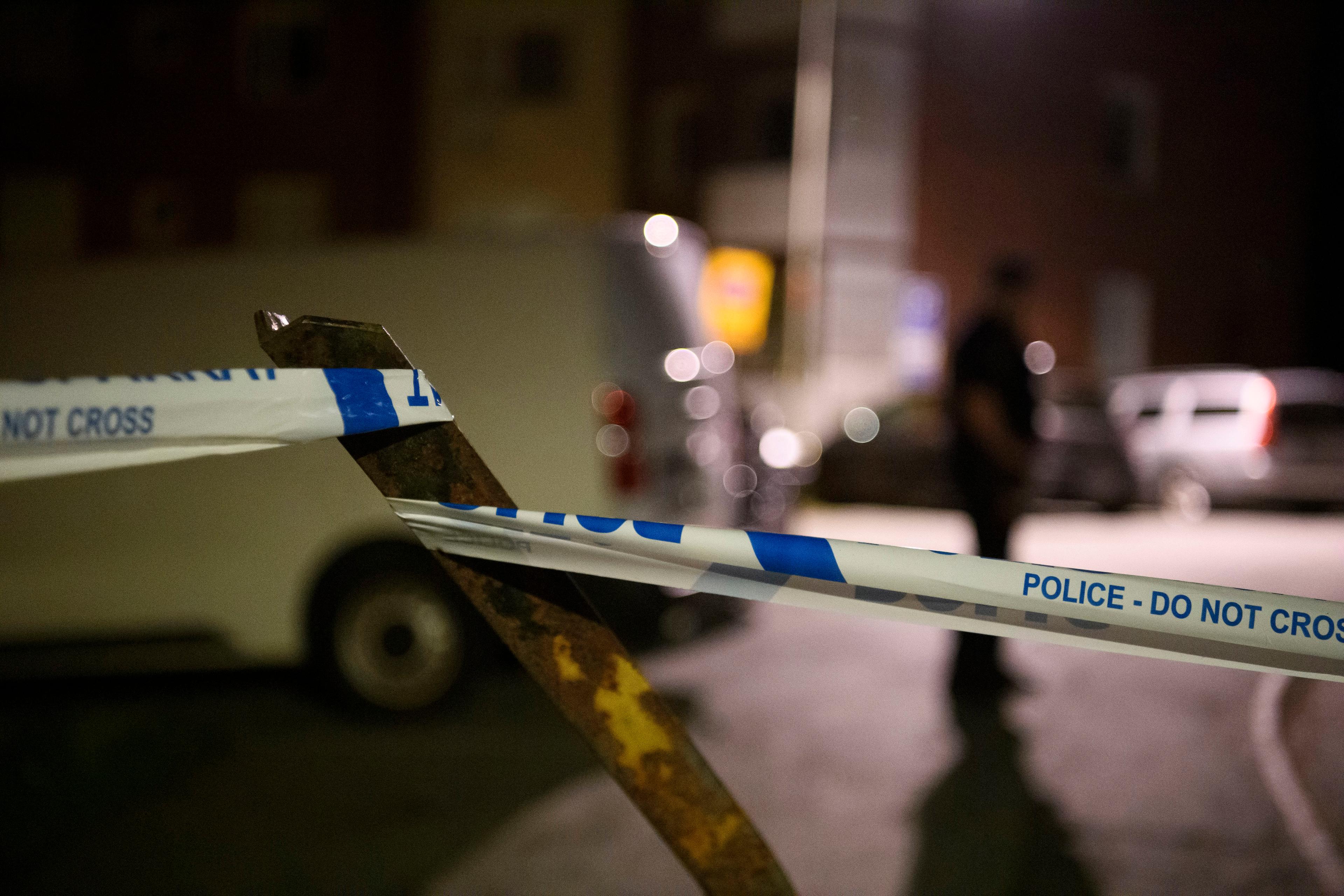 En skottlossning skedde mot en dörr i Bandhagen i södra Stockholm sent på tisdagskvällen. Foto: Oscar Olsson/TT