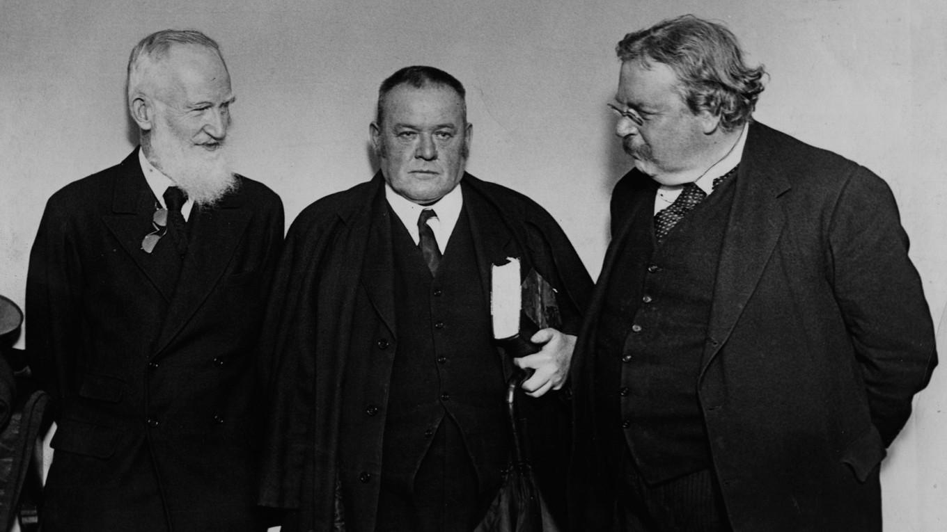 G.K. Chesterton (t.h.). George Bernard Shaw (t.v.), en författare Chesterton kände väl och ofta gav sig in i debatten med. Foto: Public Domain