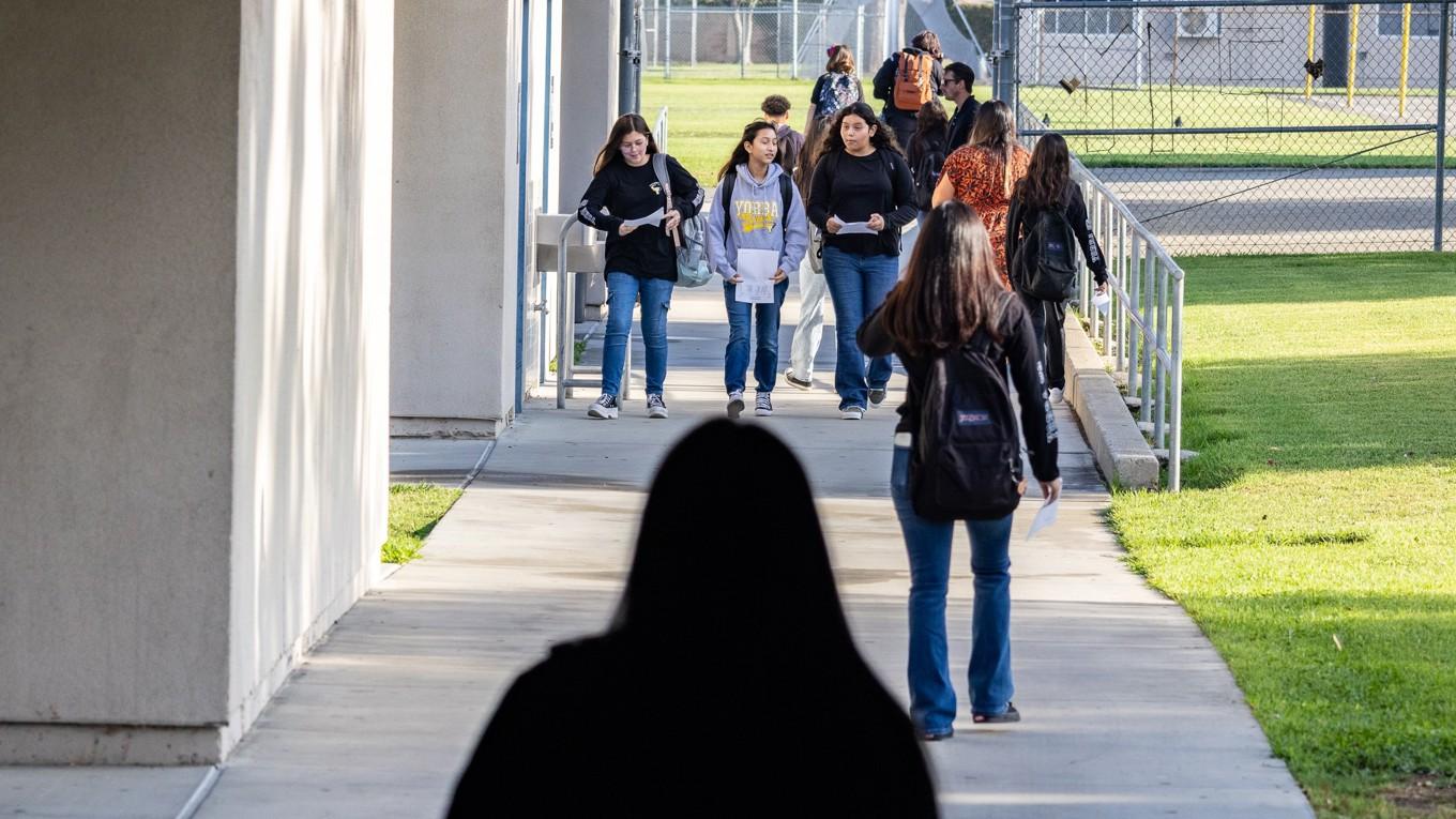 Elever vid Yorba Middle School i Orange, Kalifornien. Skolan och vad som faktiskt lärs ut där är en het fråga i USA. Foto: John Fredricks