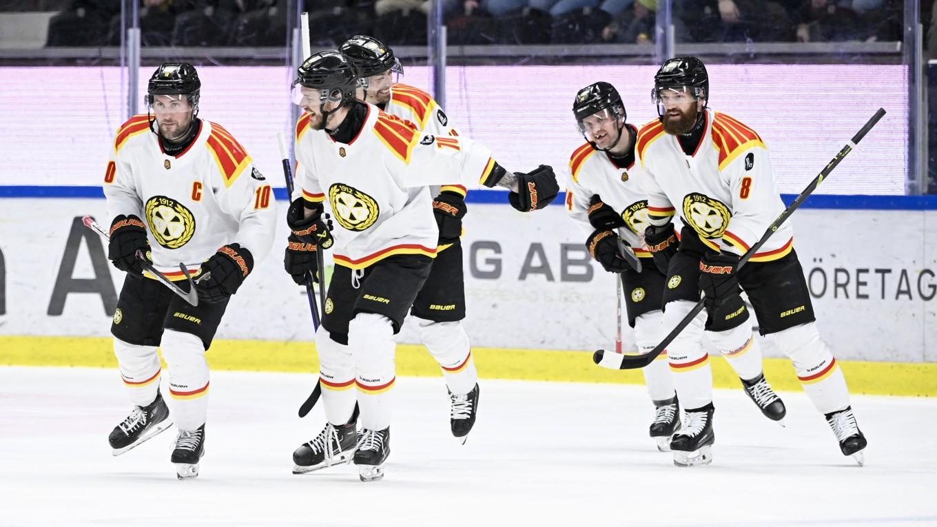 Brynäs kraftsamlade och är tillbaka i SHL efter en säsong i hockeyallsvenskan. Det klassiska Gävlelaget är dock ödmjuka inför årets säsong. Foto: Pontus Lundahl/TT